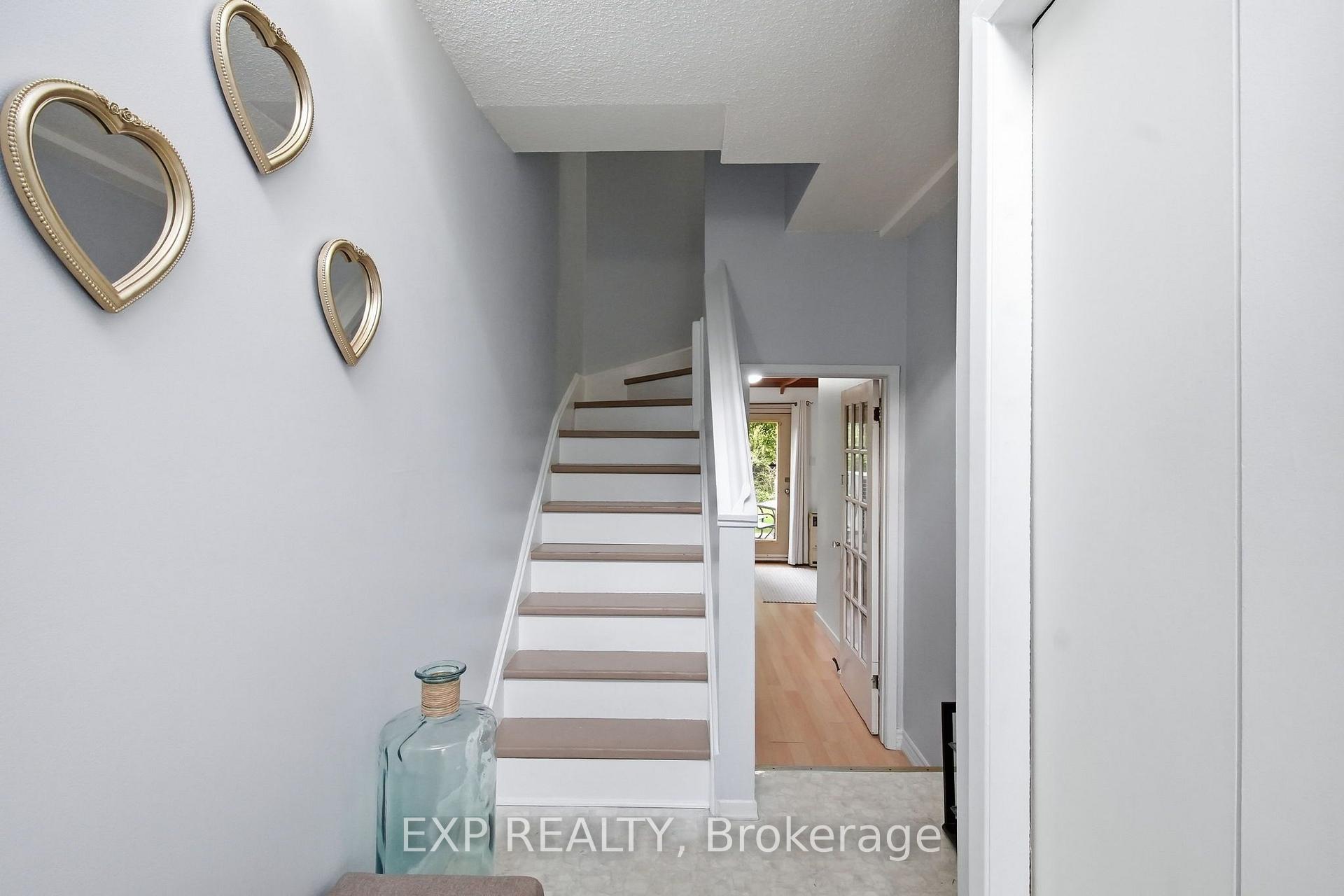 Photo 6 of 64 Parklane Circle, Clarington, Bowmanville — HOMEH