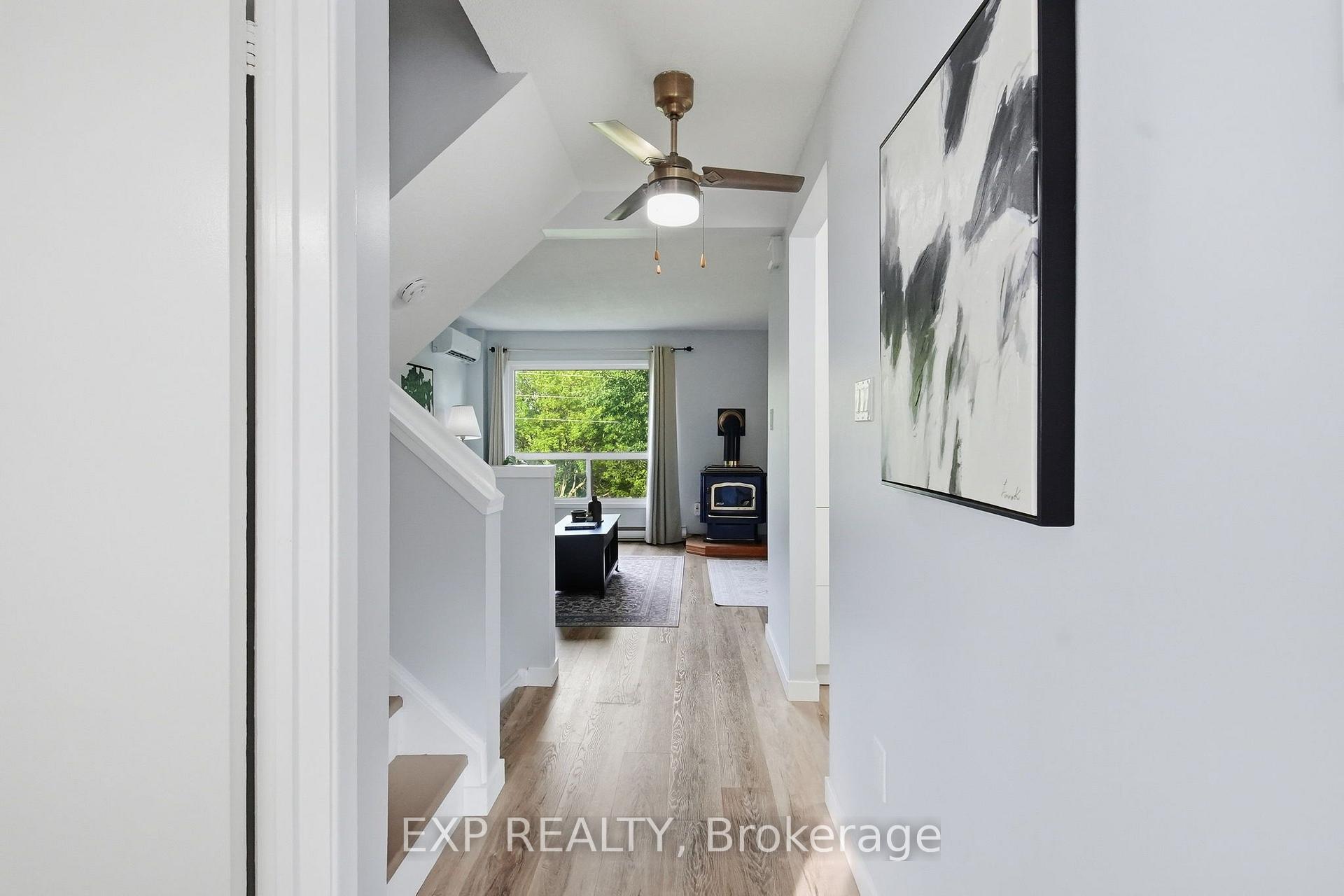 Photo 9 of 64 Parklane Circle, Clarington, Bowmanville — HOMEH