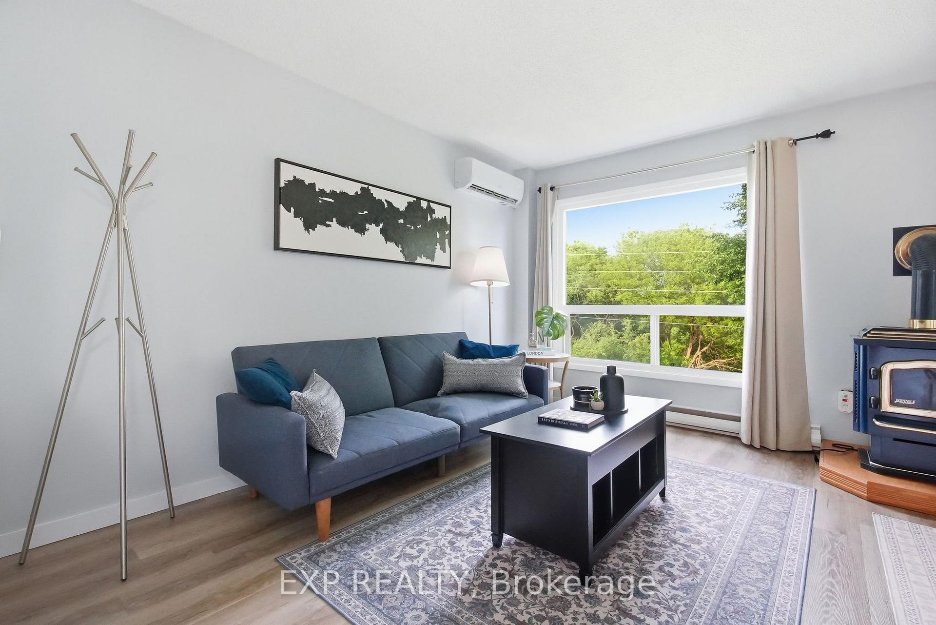 Photo 11 of 64 Parklane Circle, Clarington, Bowmanville — HOMEH
