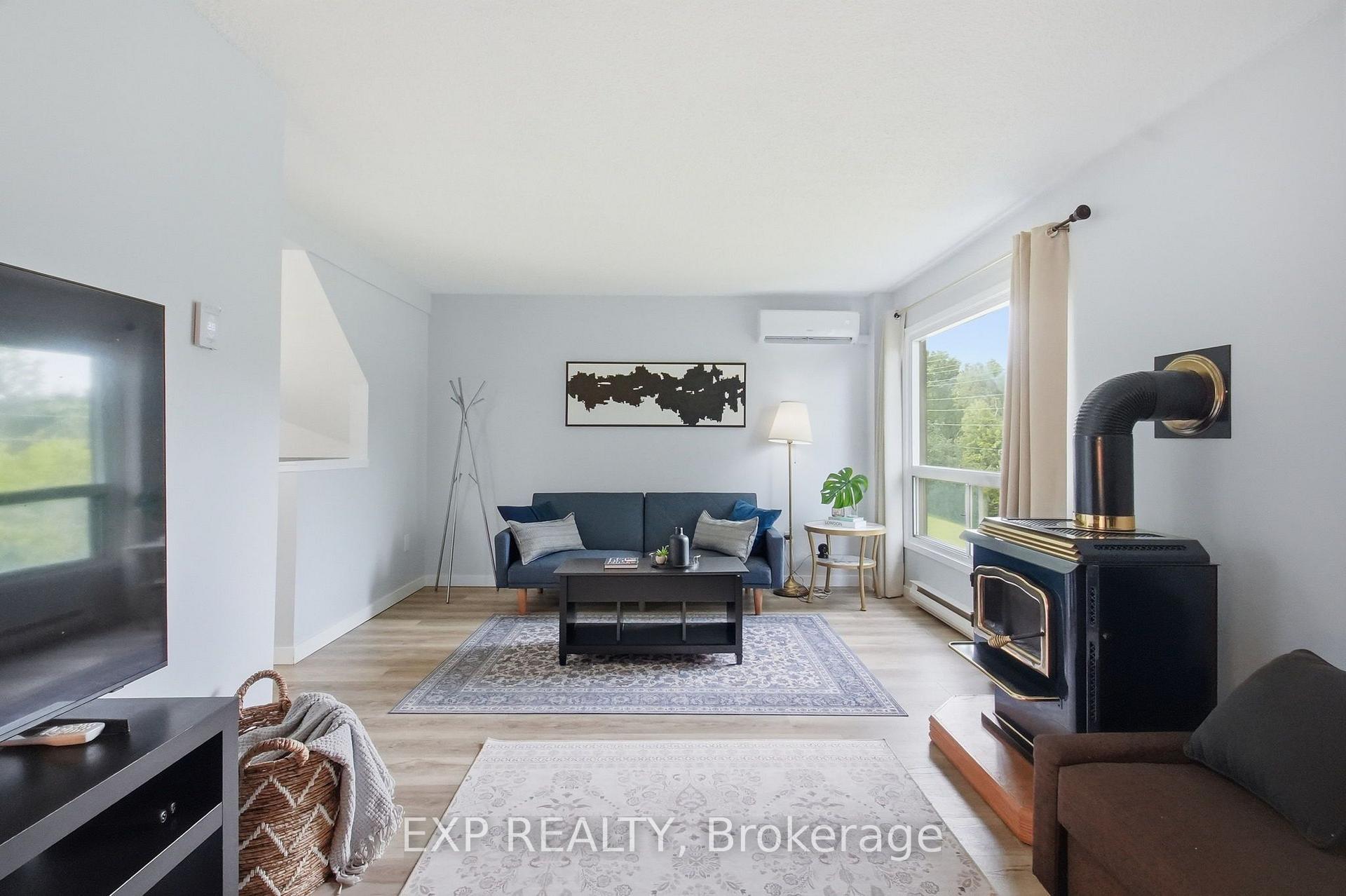 Photo 12 of 64 Parklane Circle, Clarington, Bowmanville — HOMEH