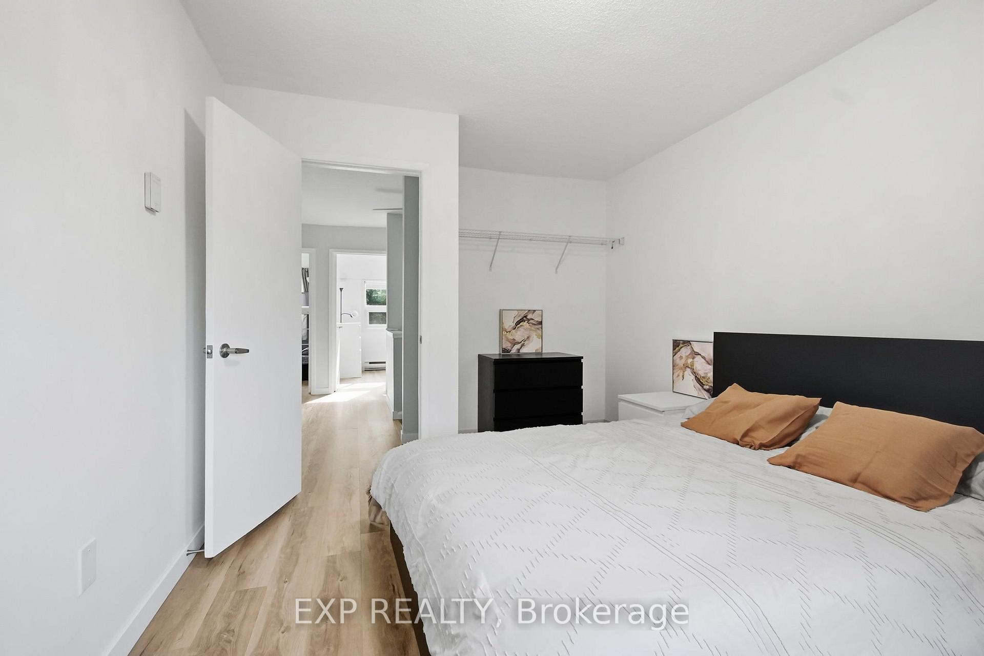 Photo 13 of 64 Parklane Circle, Clarington, Bowmanville — HOMEH