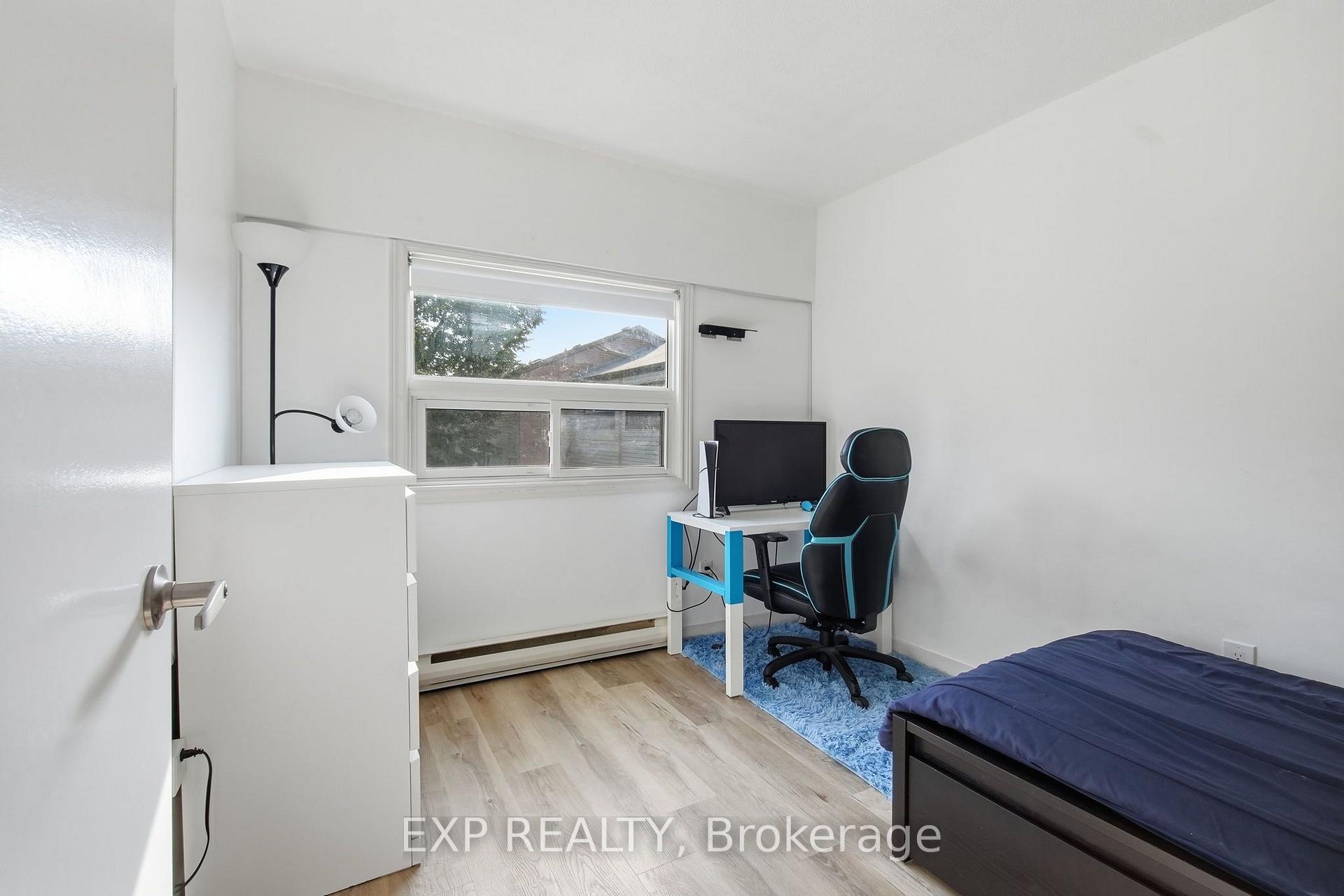 Photo 21 of 64 Parklane Circle, Clarington, Bowmanville — HOMEH