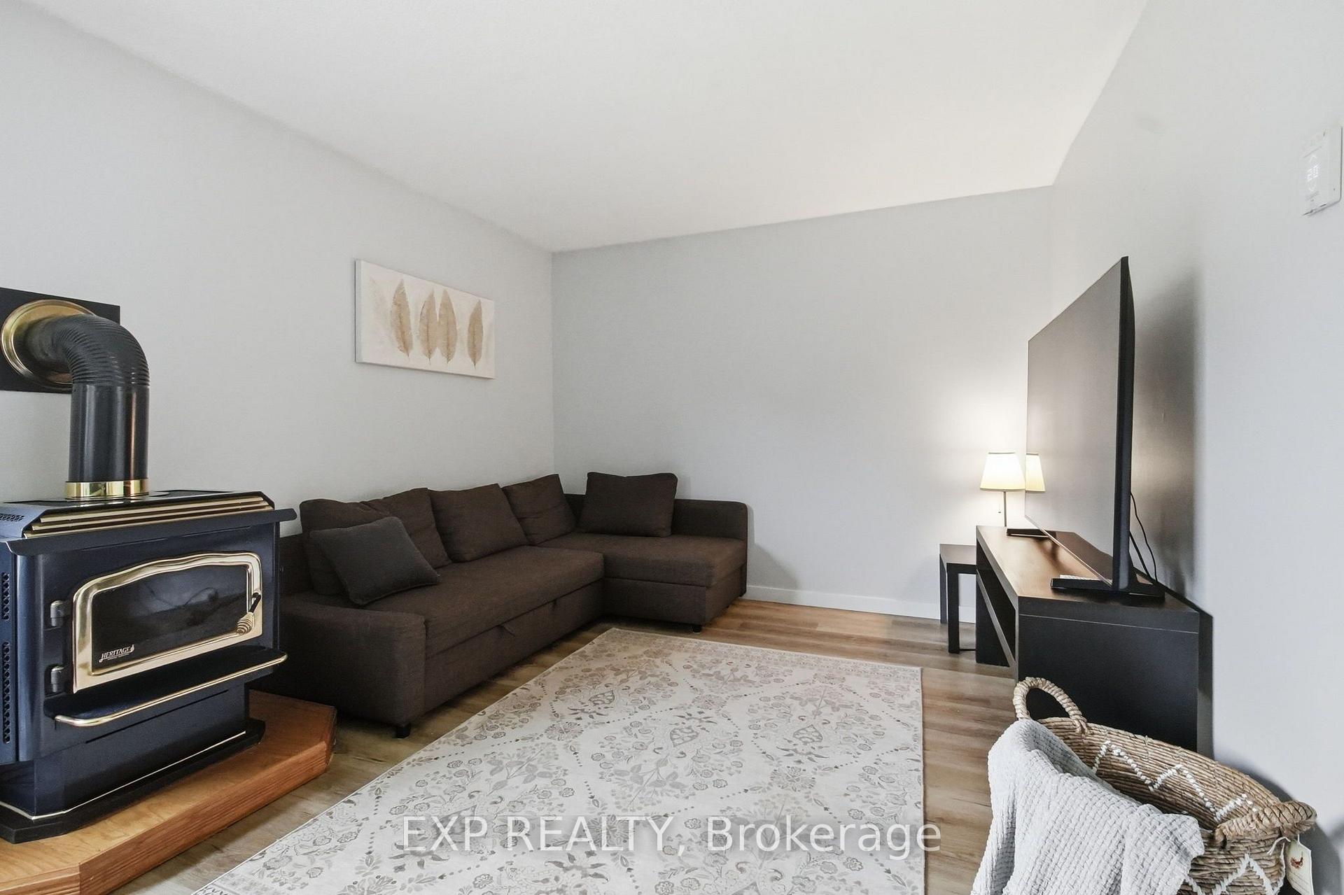 Photo 25 of 64 Parklane Circle, Clarington, Bowmanville — HOMEH