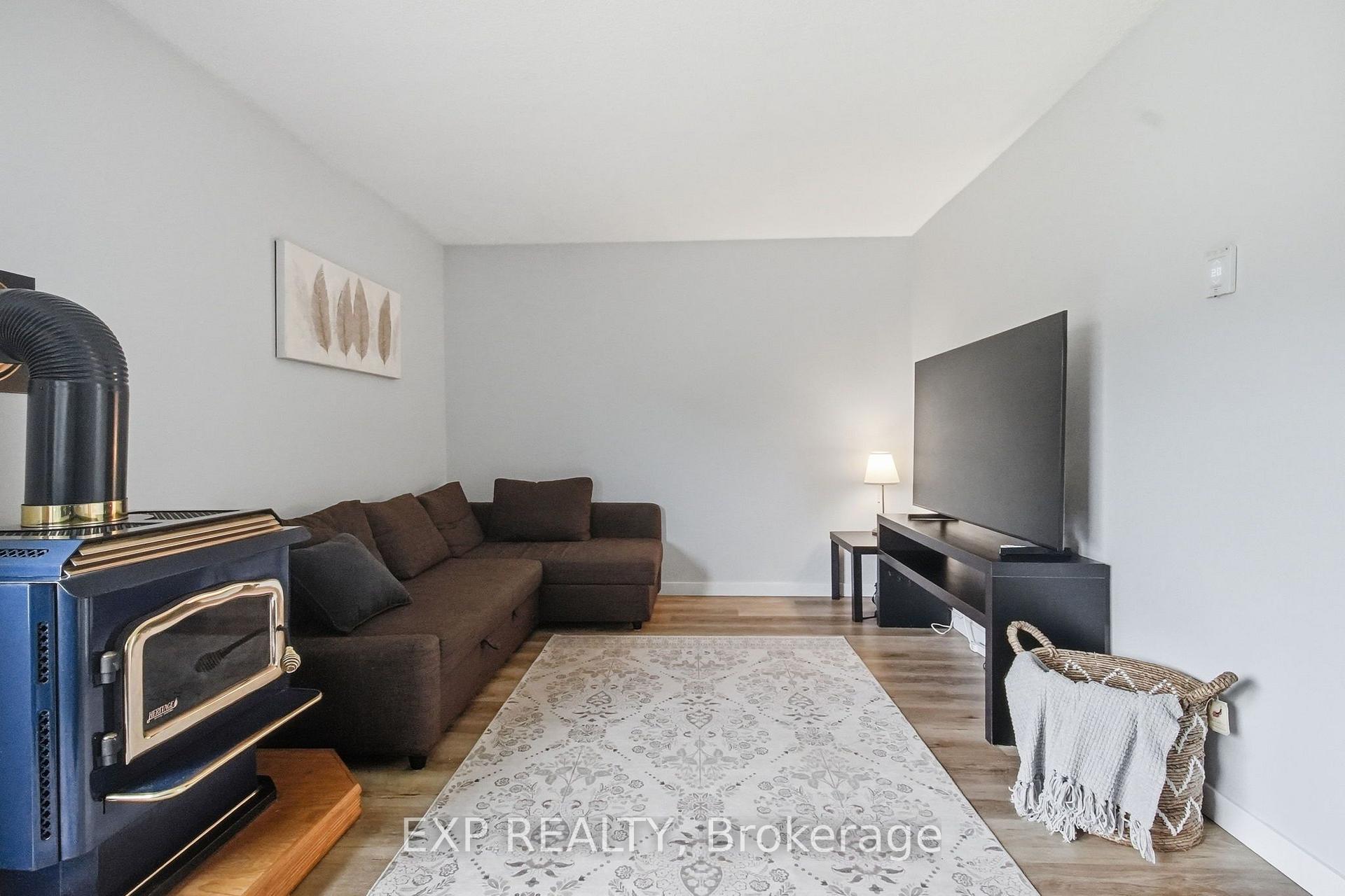 Photo 28 of 64 Parklane Circle, Clarington, Bowmanville — HOMEH