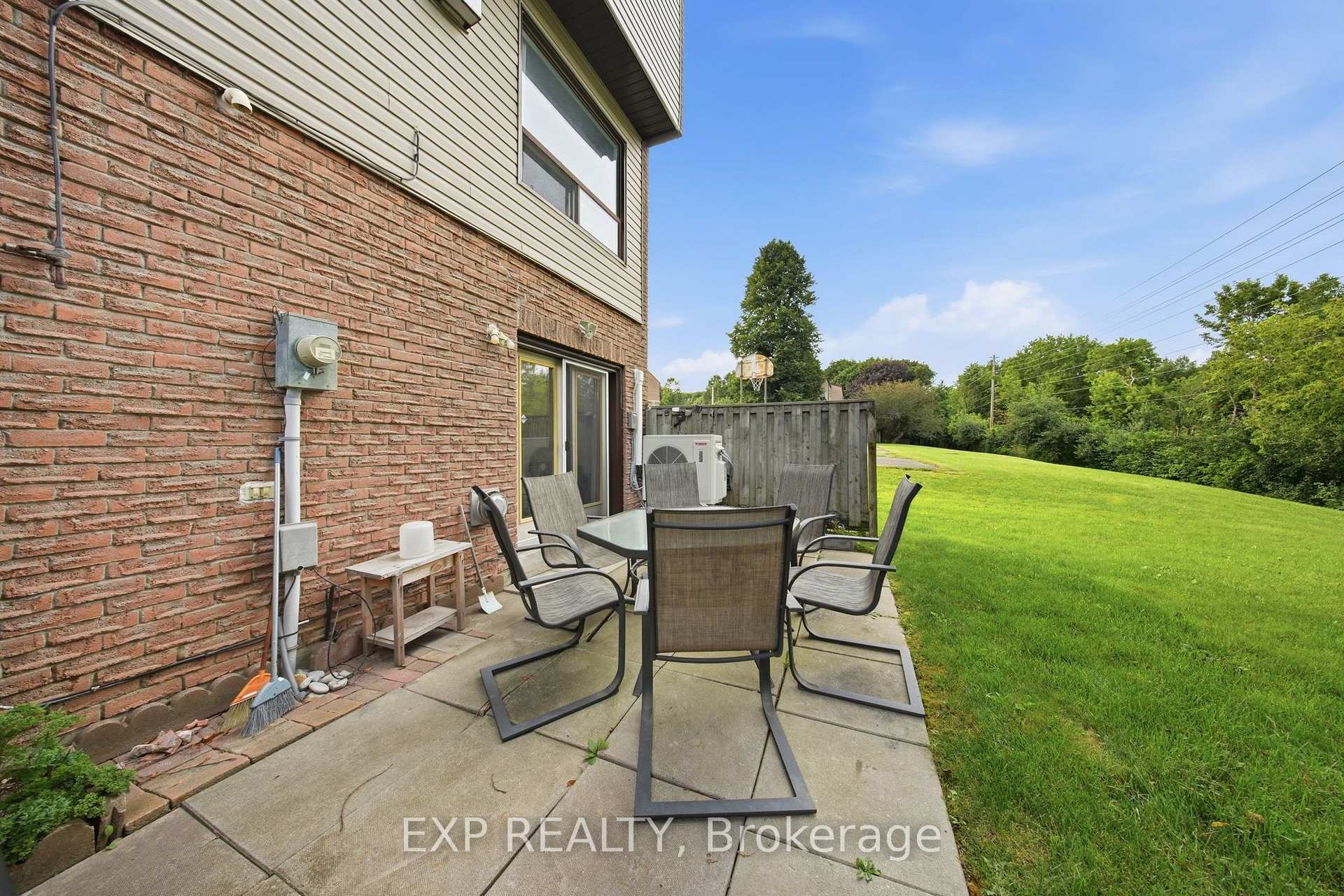 Photo 44 of 64 Parklane Circle, Clarington, Bowmanville — HOMEH