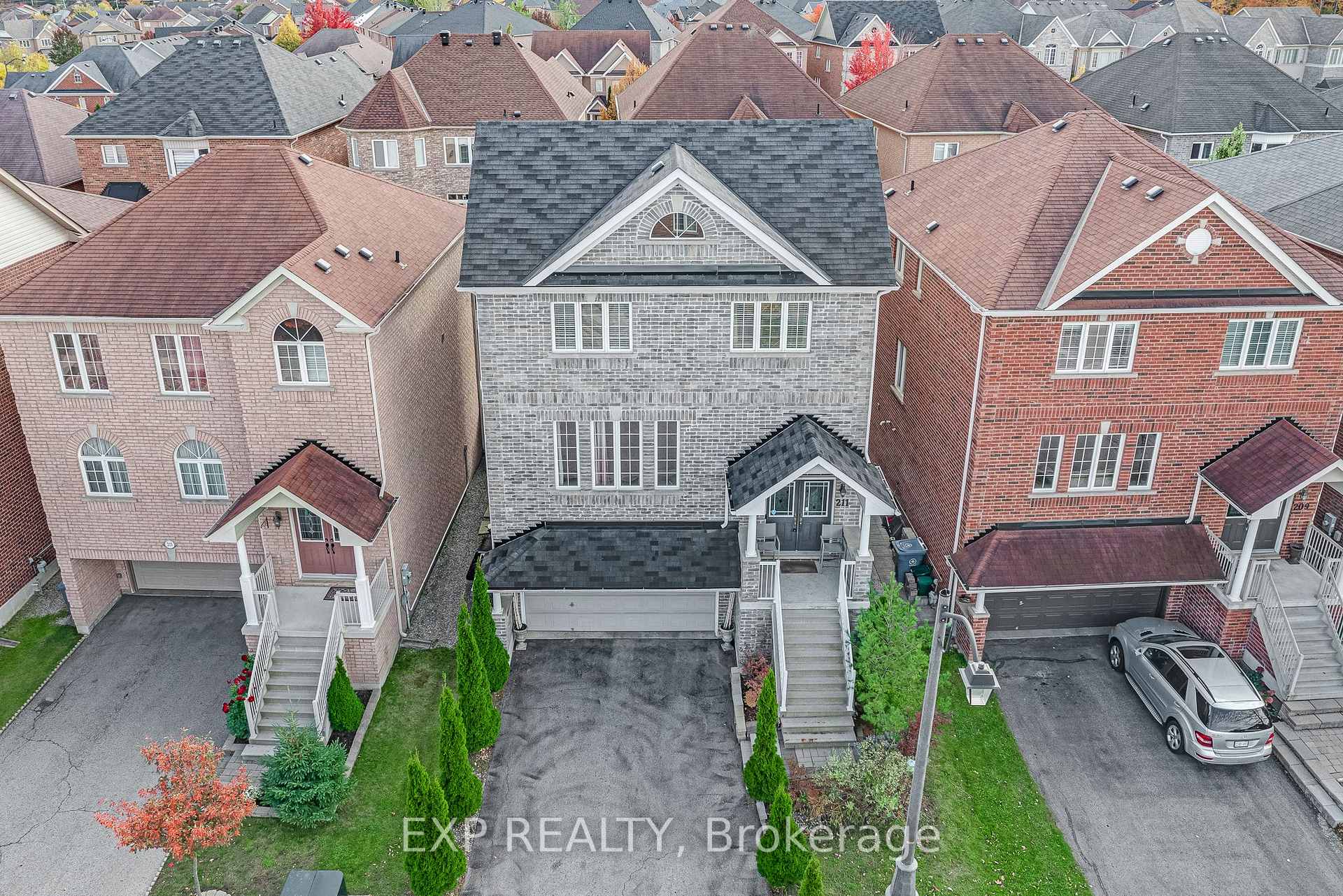 Photo 1 of 211 Ray Snow Boulevard, Newmarket, Woodland Hill — HOMEH