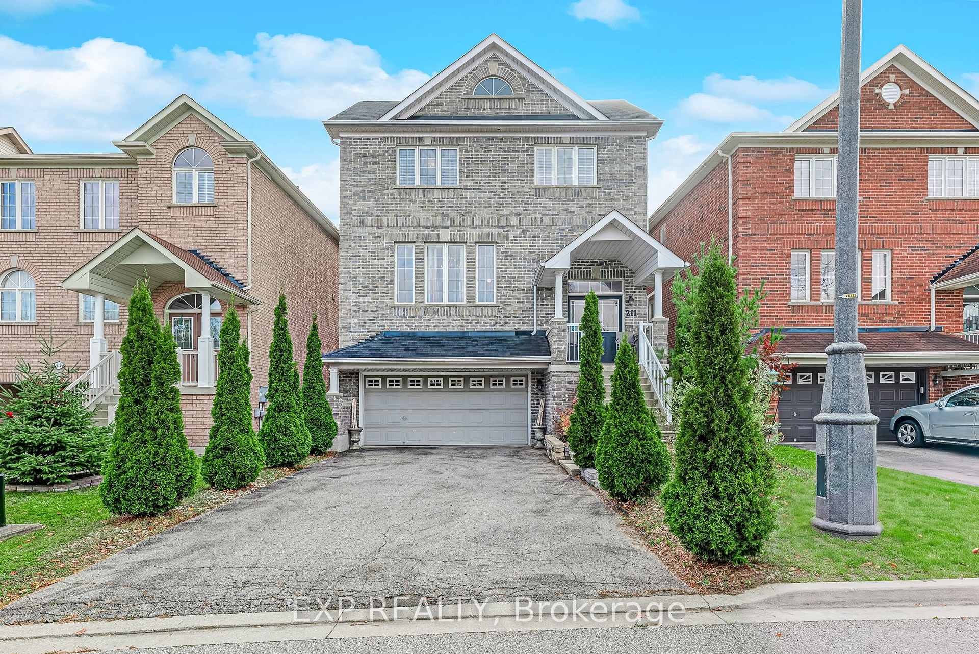 Photo 2 of 211 Ray Snow Boulevard, Newmarket, Woodland Hill — HOMEH