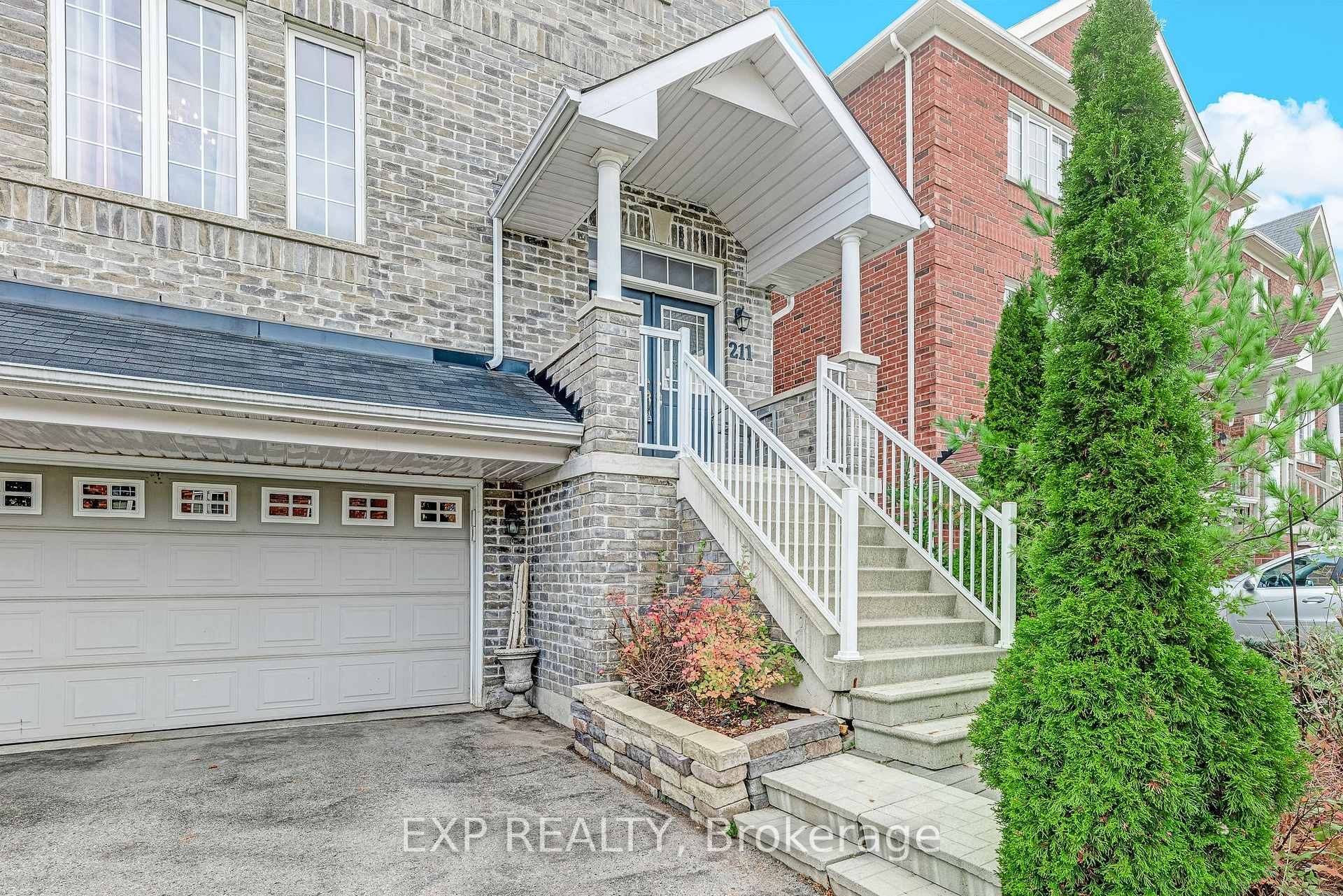 Photo 3 of 211 Ray Snow Boulevard, Newmarket, Woodland Hill — HOMEH