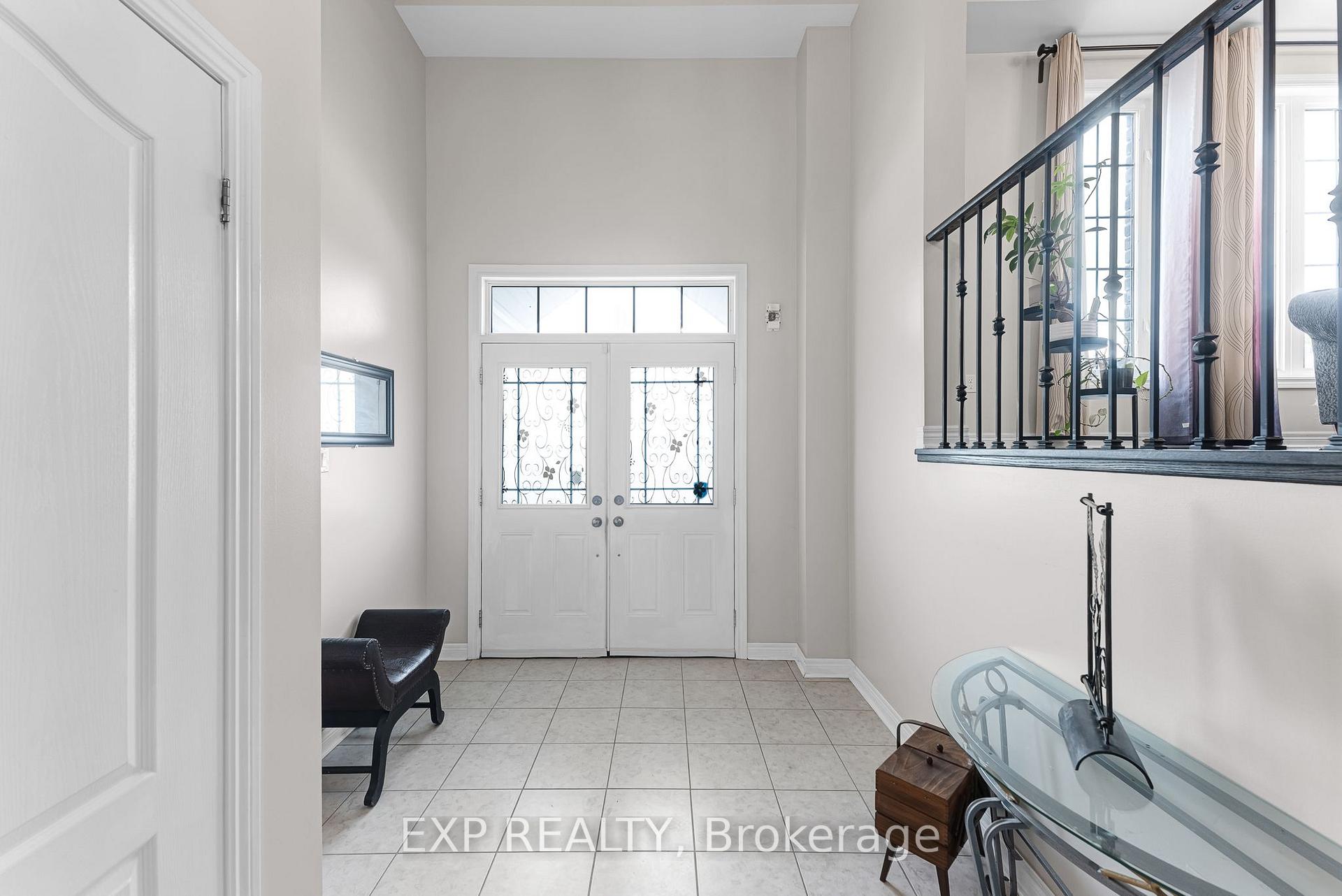 Photo 4 of 211 Ray Snow Boulevard, Newmarket, Woodland Hill — HOMEH