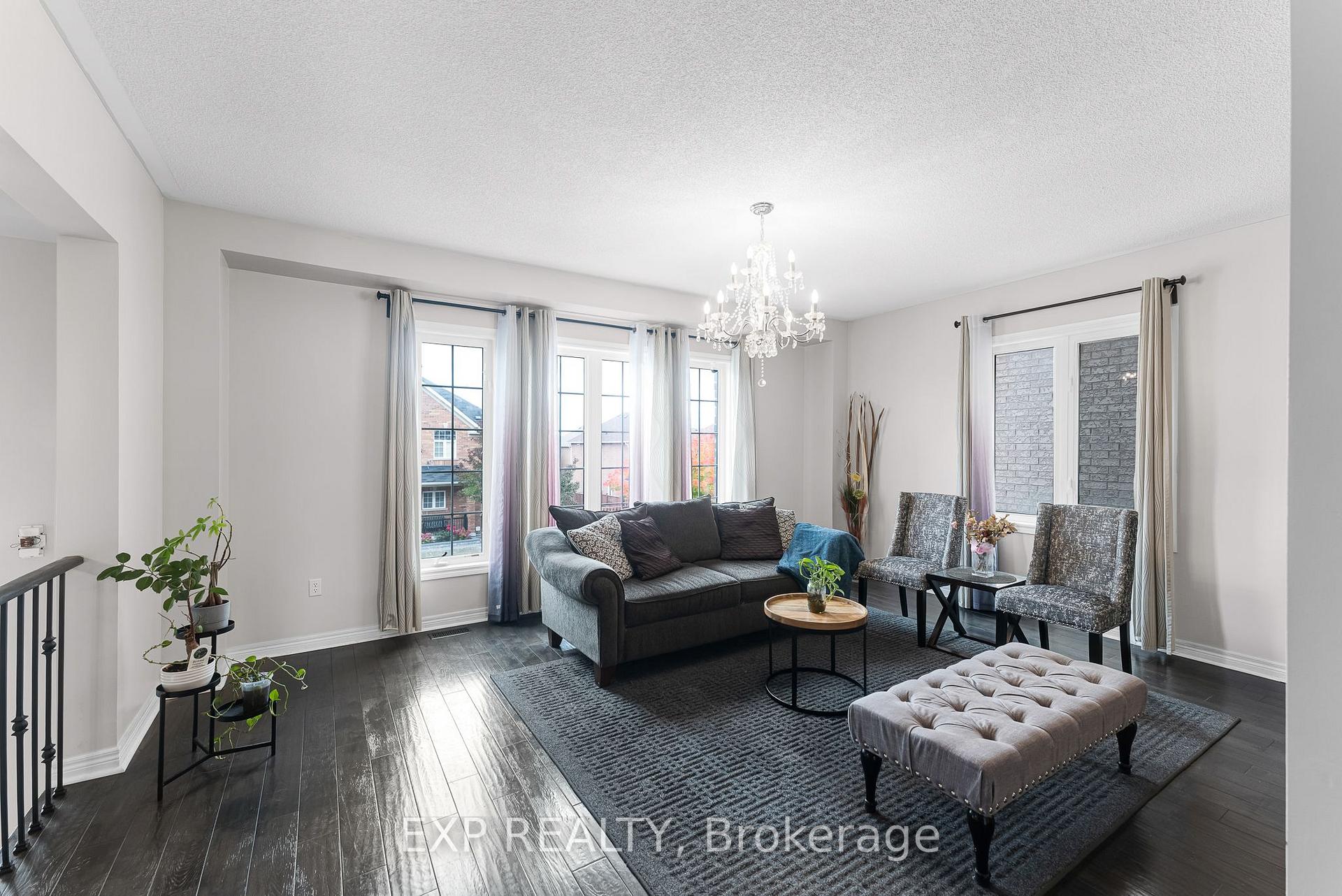 Photo 6 of 211 Ray Snow Boulevard, Newmarket, Woodland Hill — HOMEH