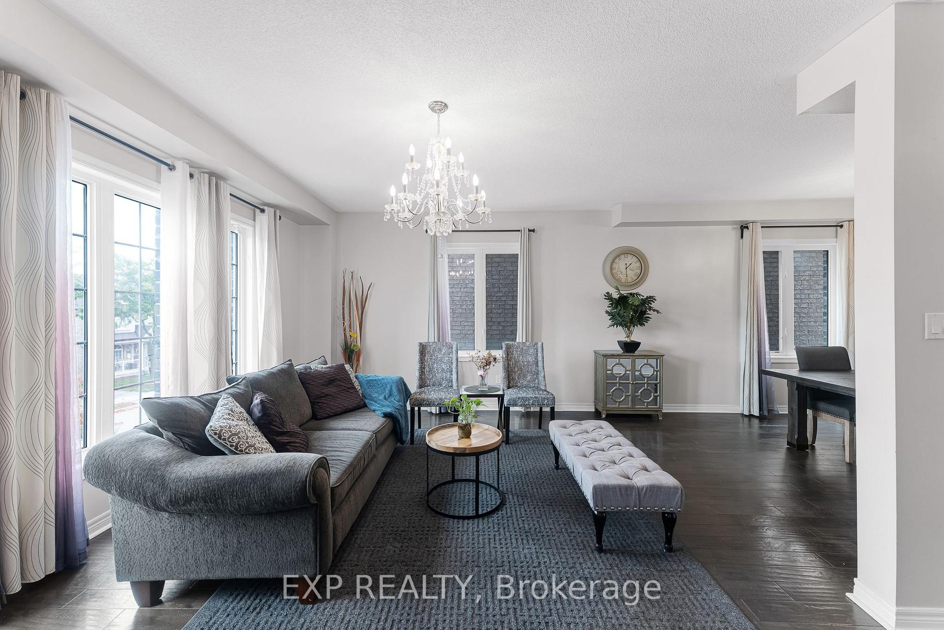 Photo 7 of 211 Ray Snow Boulevard, Newmarket, Woodland Hill — HOMEH
