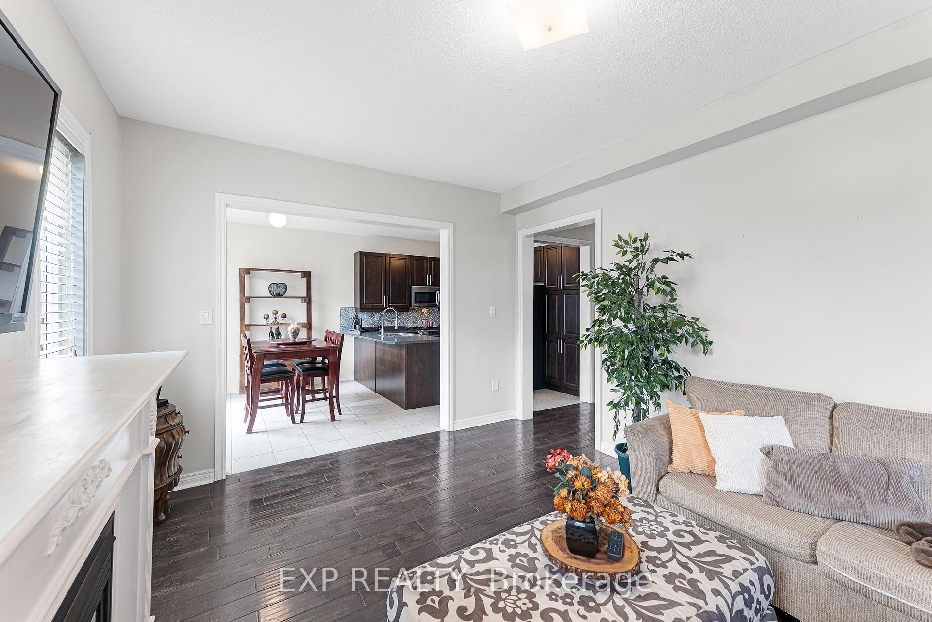 Photo 12 of 211 Ray Snow Boulevard, Newmarket, Woodland Hill — HOMEH