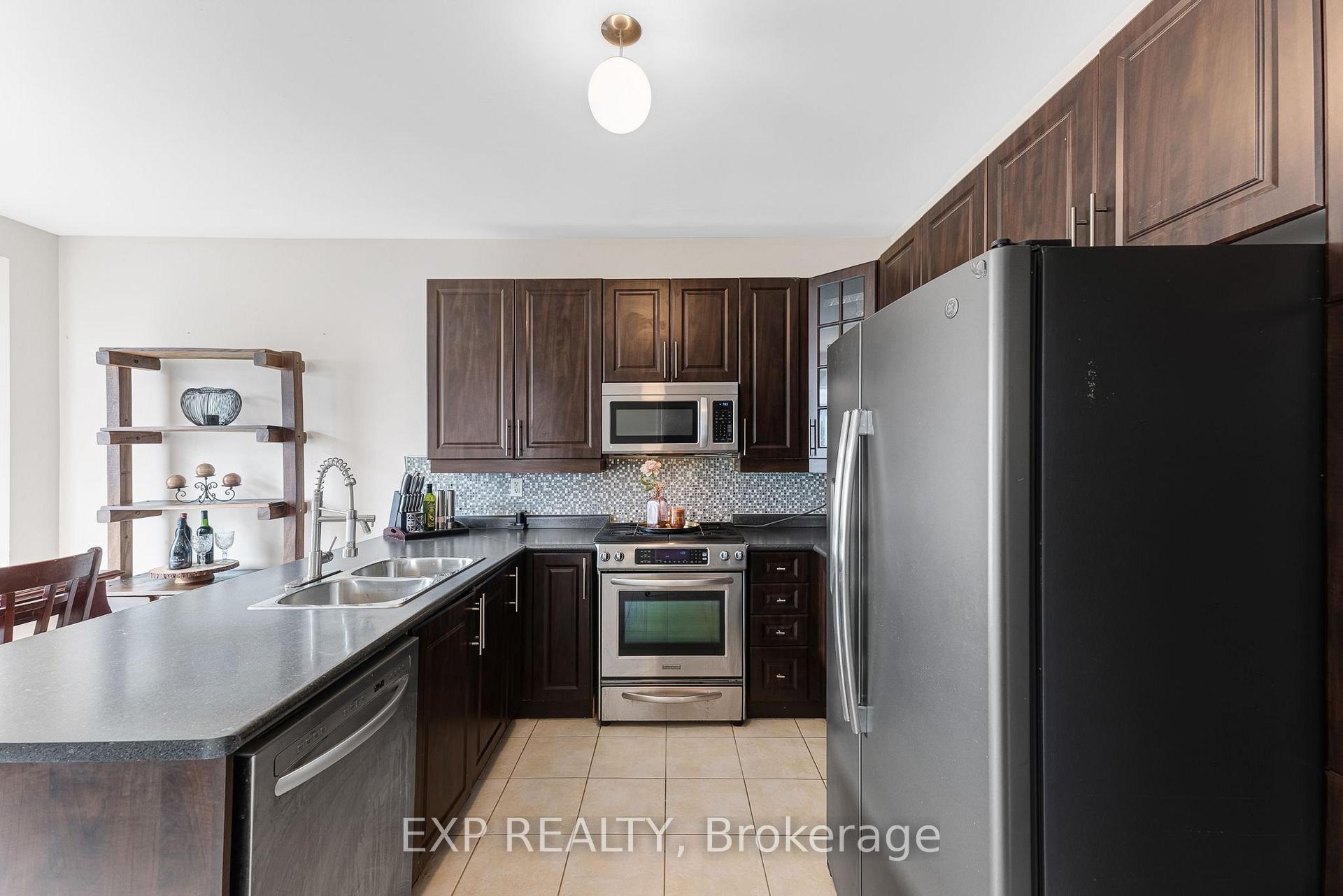 Photo 15 of 211 Ray Snow Boulevard, Newmarket, Woodland Hill — HOMEH
