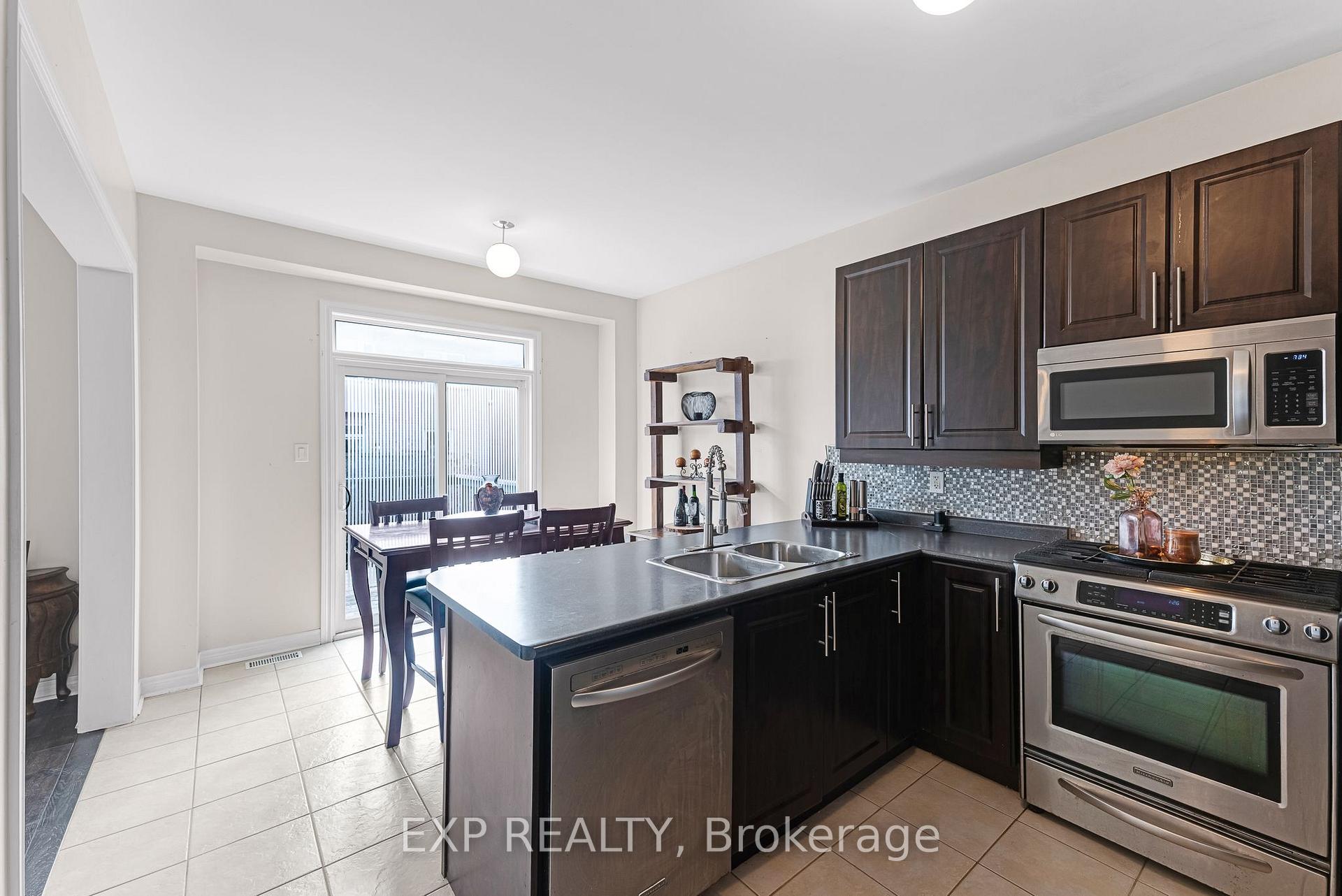 Photo 16 of 211 Ray Snow Boulevard, Newmarket, Woodland Hill — HOMEH