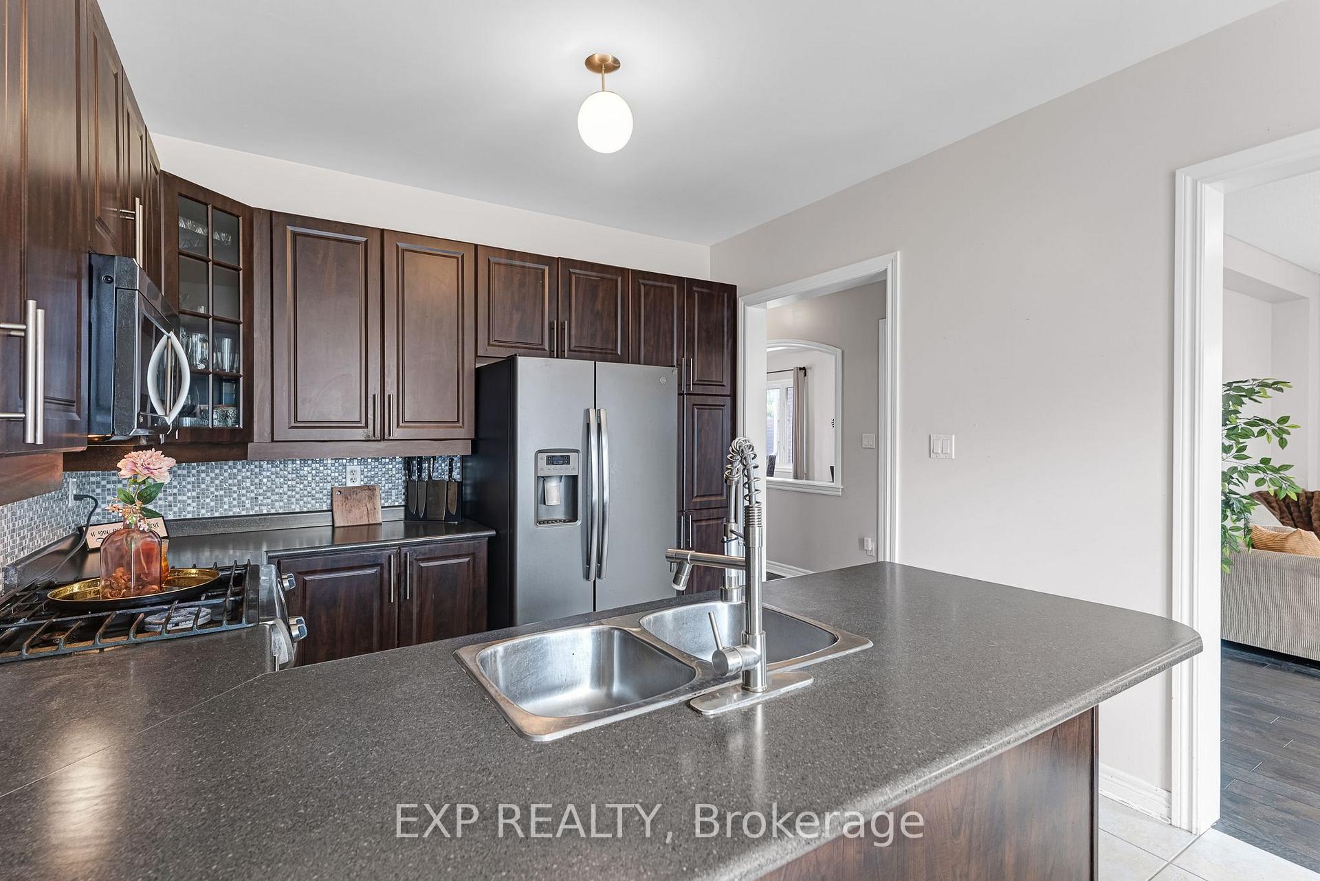 Photo 17 of 211 Ray Snow Boulevard, Newmarket, Woodland Hill — HOMEH