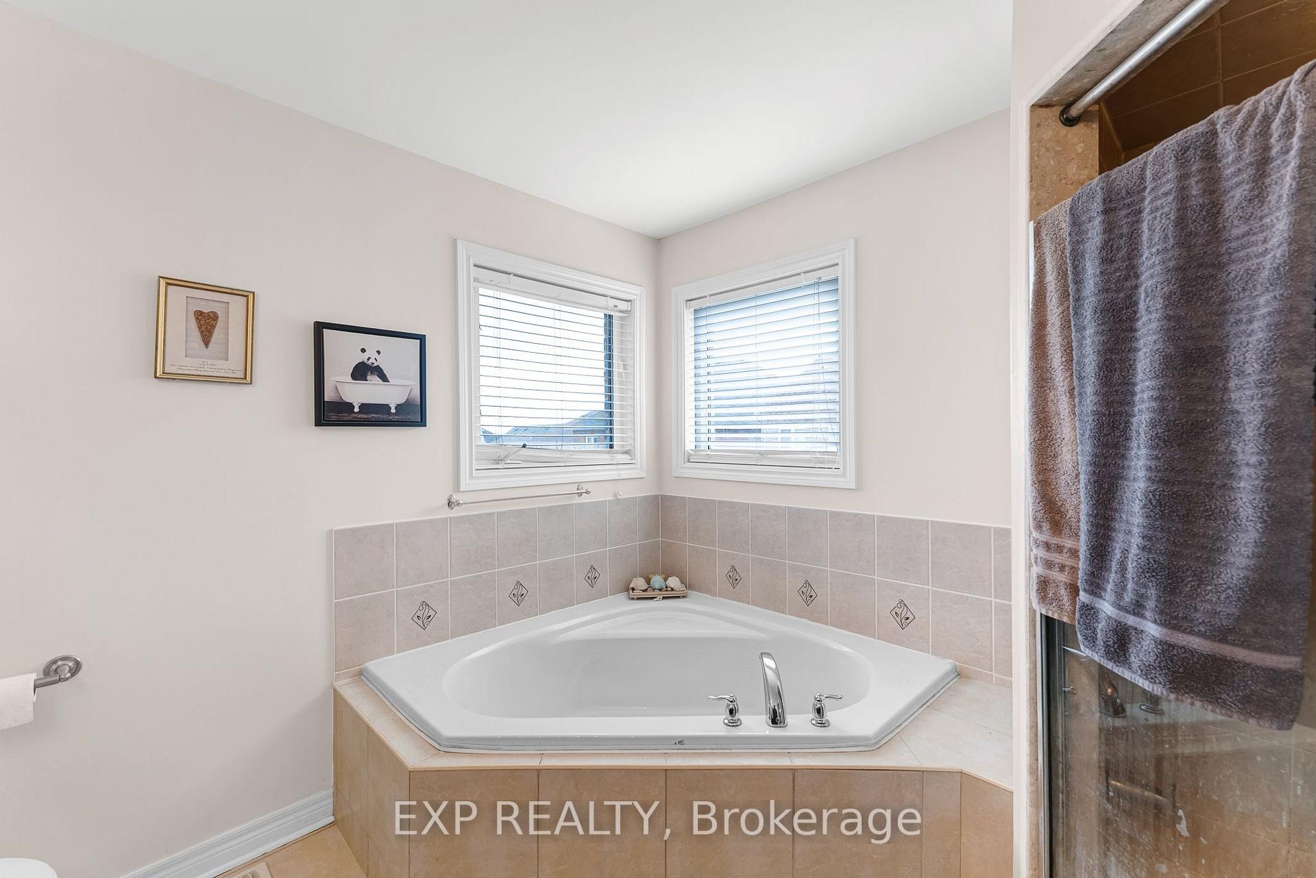 Photo 25 of 211 Ray Snow Boulevard, Newmarket, Woodland Hill — HOMEH