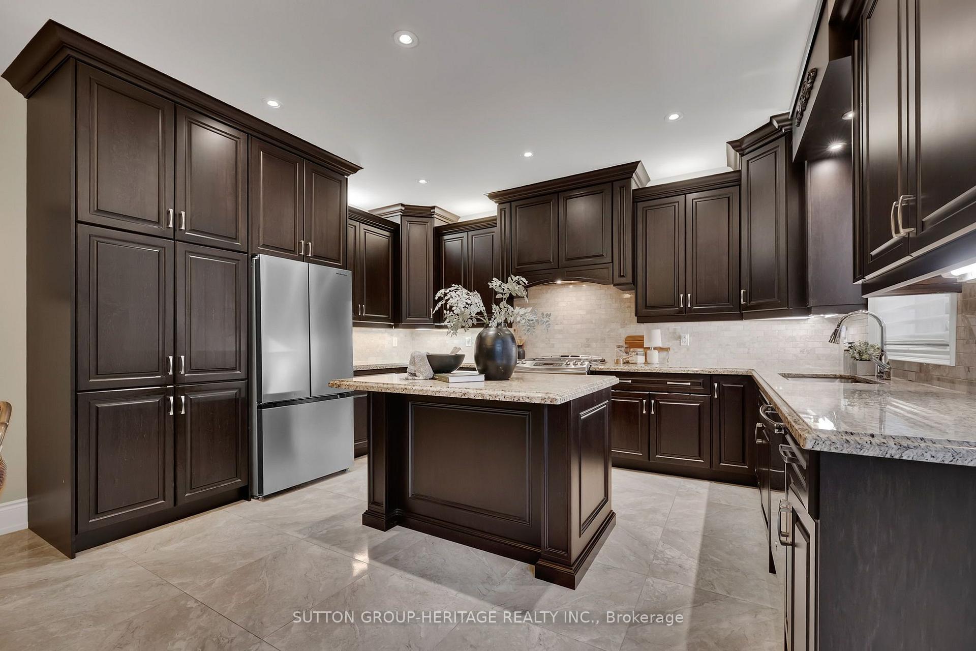 Photo 3 of 25 Charterhouse Drive, Whitby, Rolling Acres — HOMEH