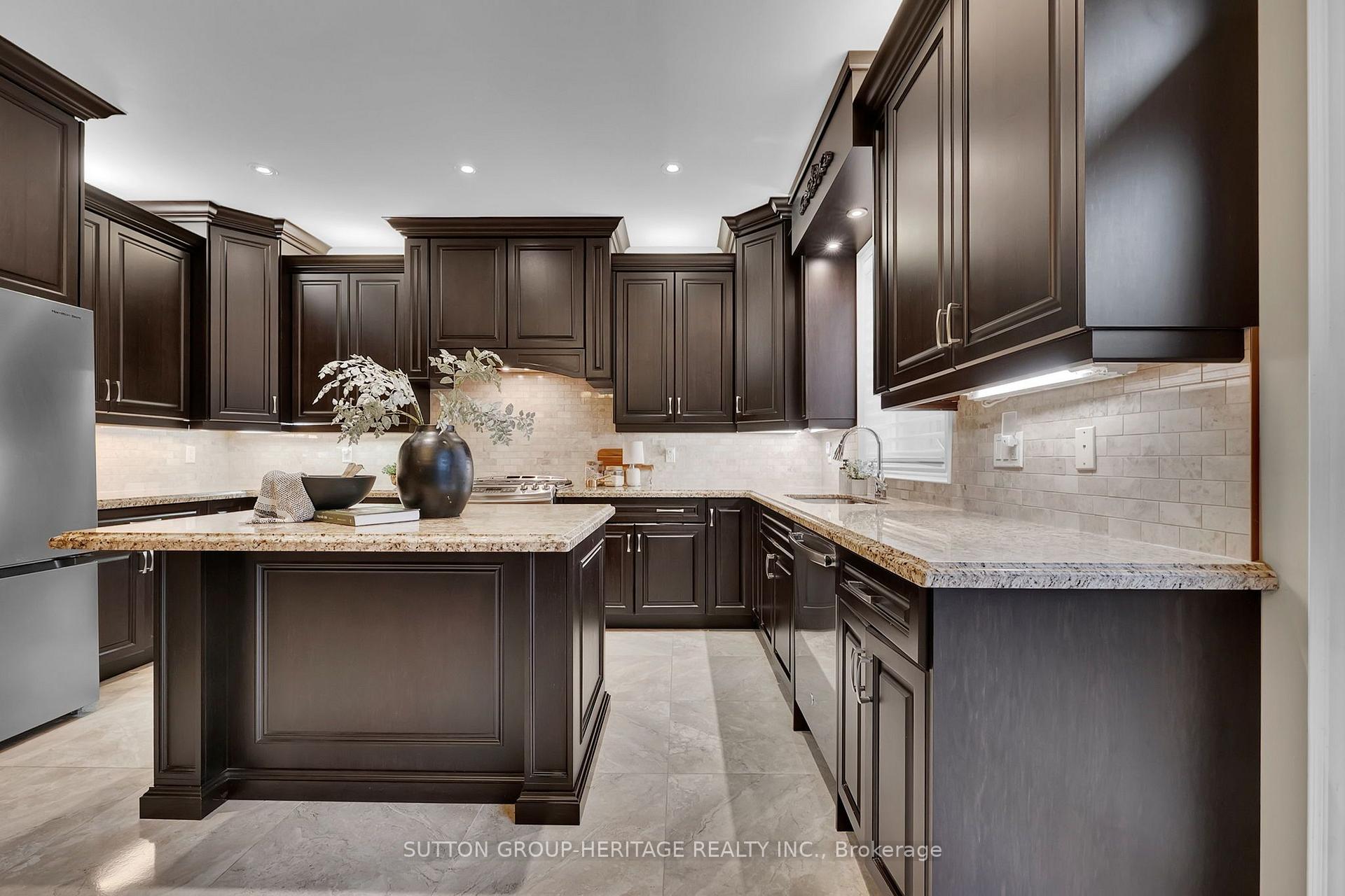 Photo 13 of 25 Charterhouse Drive, Whitby, Rolling Acres — HOMEH