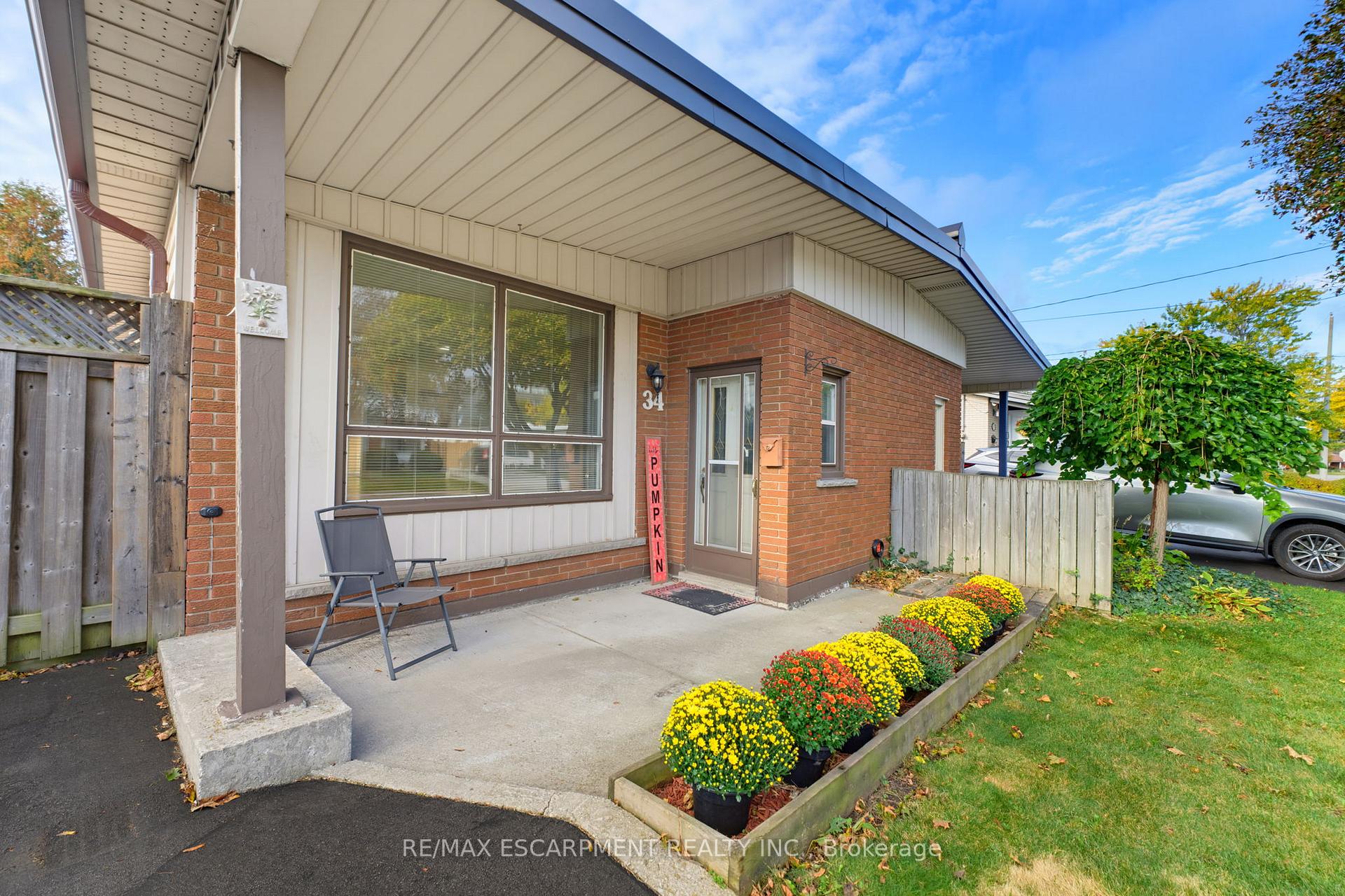 Photo 2 of 34 Fielding Crescent, Hamilton, Lawfield — HOMEH