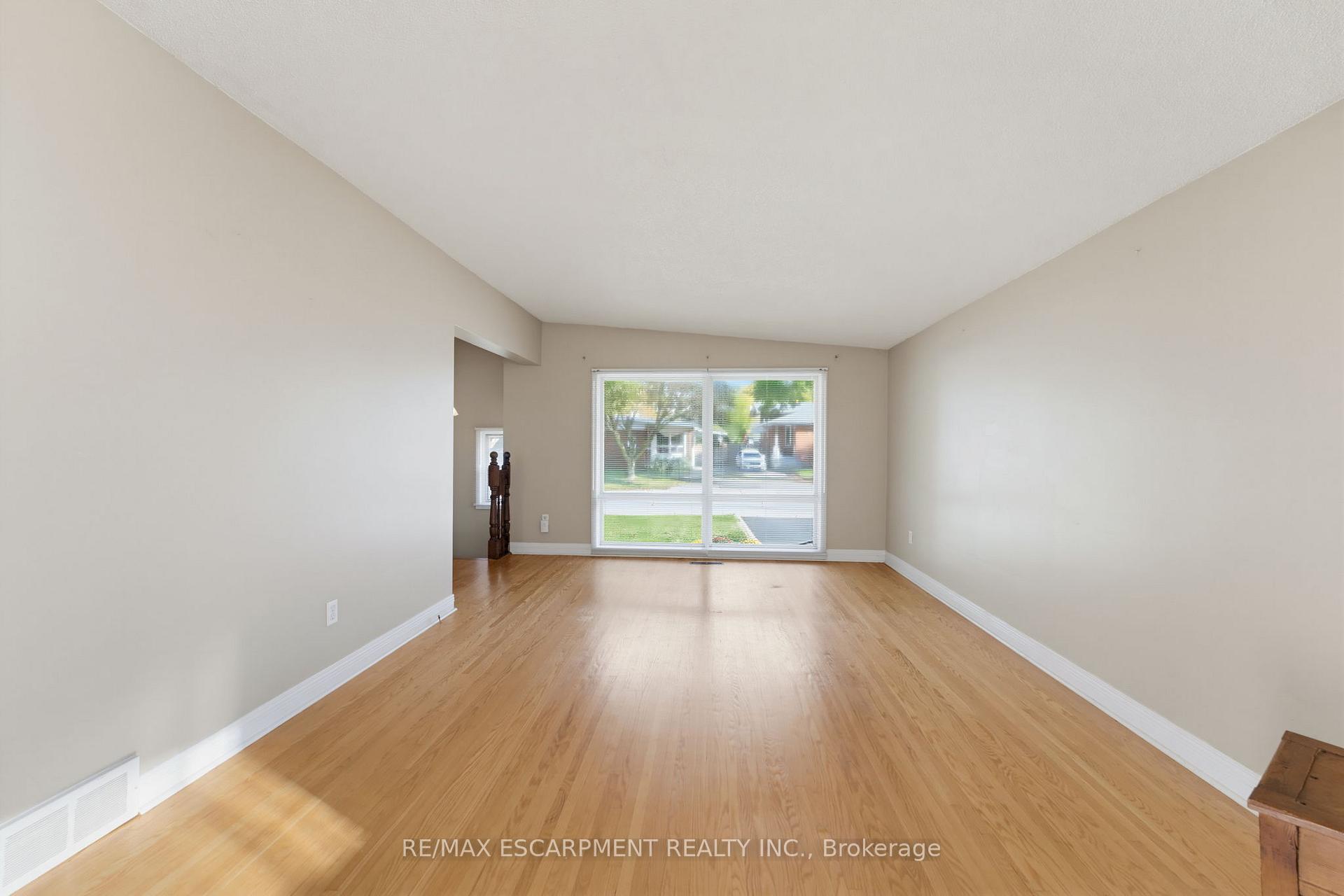 Photo 5 of 34 Fielding Crescent, Hamilton, Lawfield — HOMEH