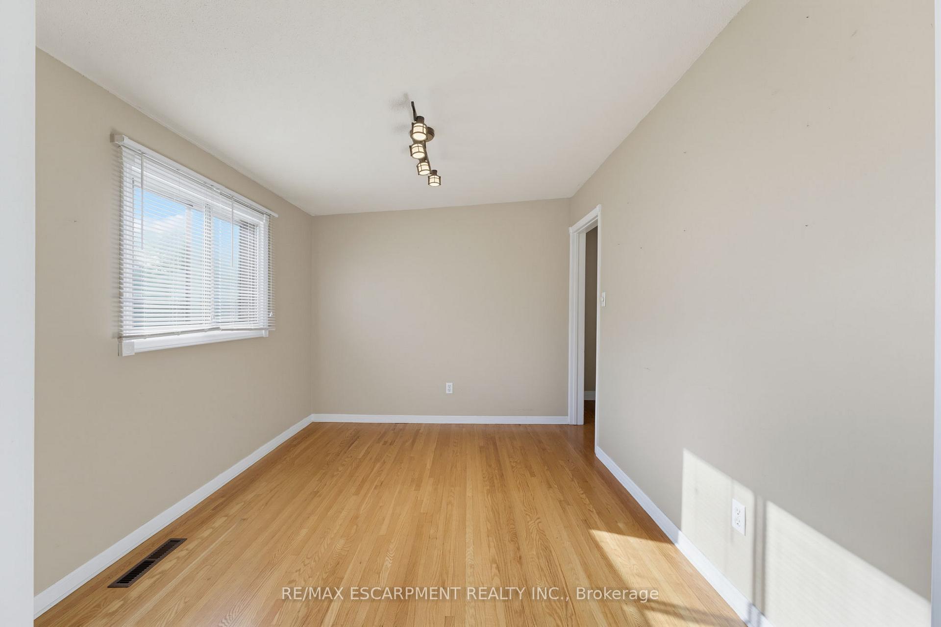 Photo 9 of 34 Fielding Crescent, Hamilton, Lawfield — HOMEH