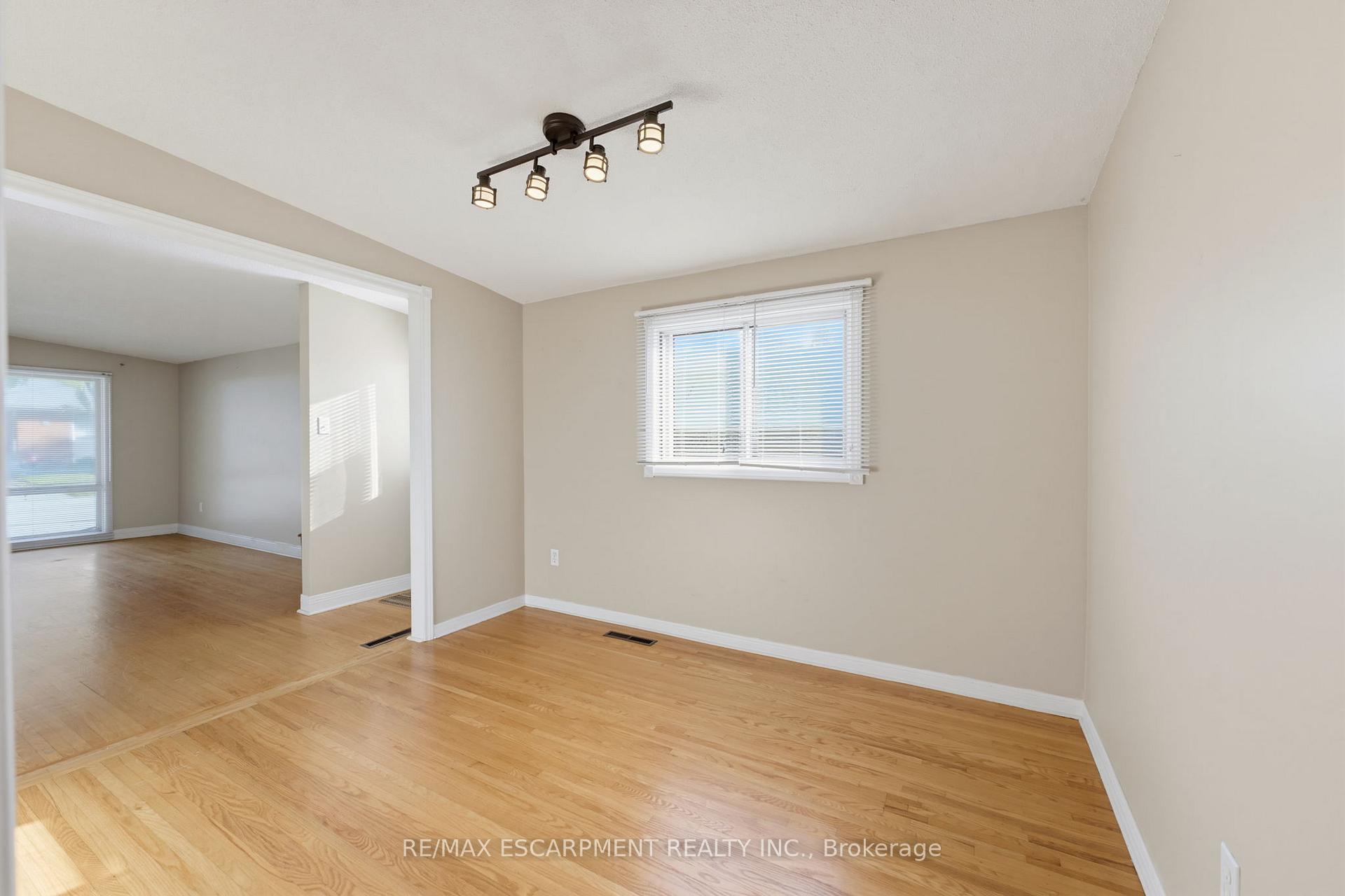 Photo 10 of 34 Fielding Crescent, Hamilton, Lawfield — HOMEH