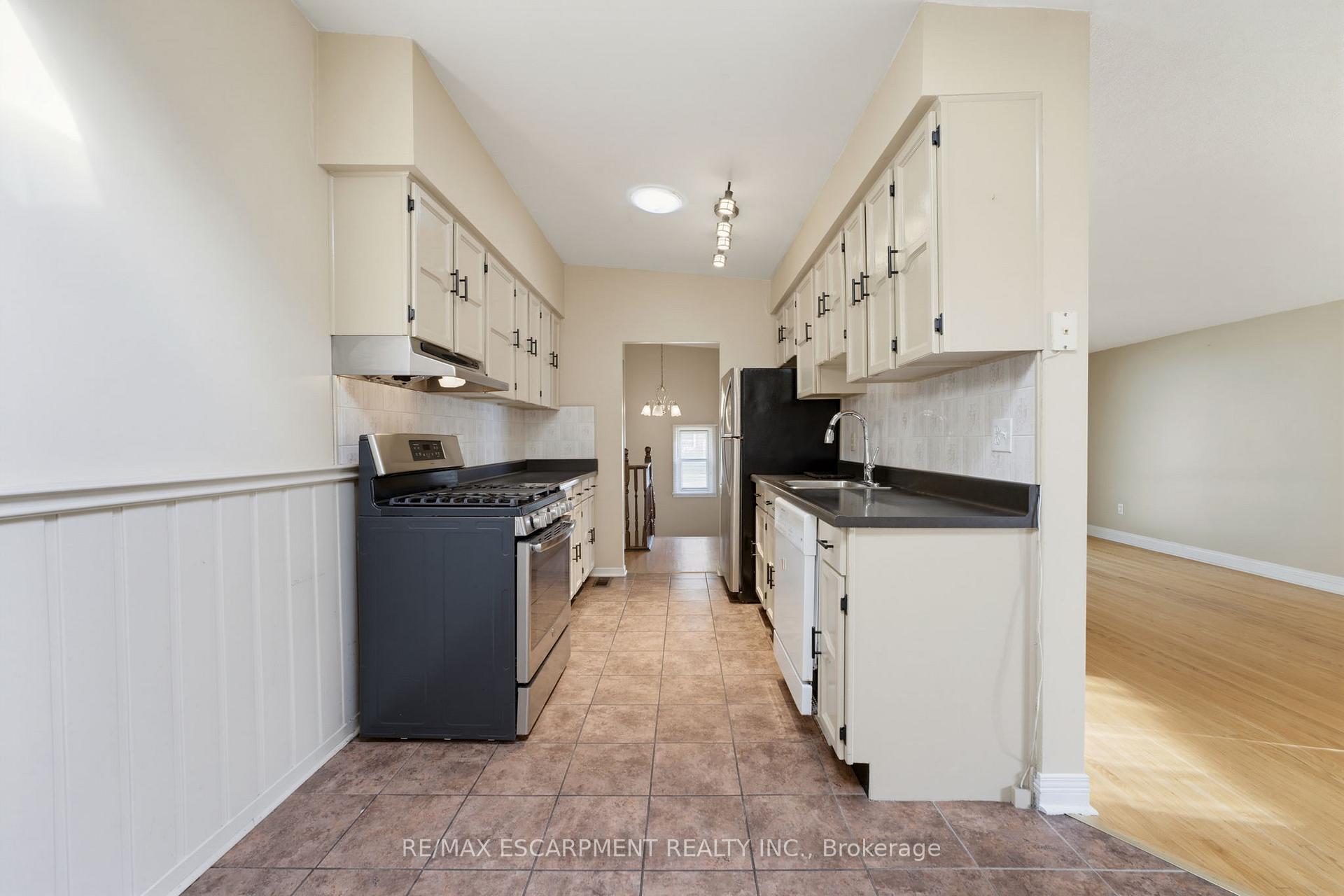 Photo 12 of 34 Fielding Crescent, Hamilton, Lawfield — HOMEH