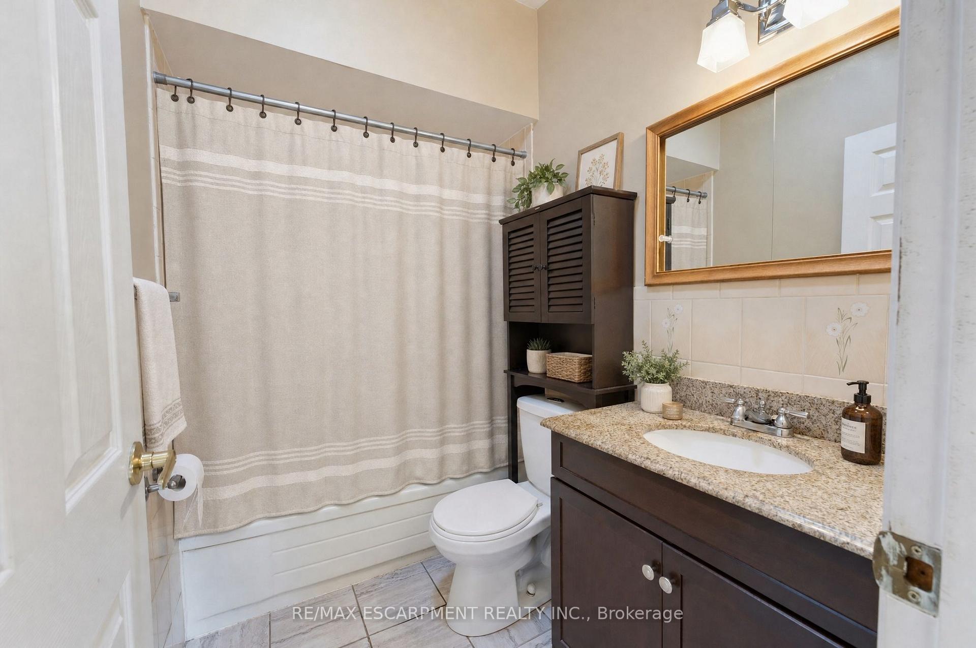 Photo 20 of 34 Fielding Crescent, Hamilton, Lawfield — HOMEH
