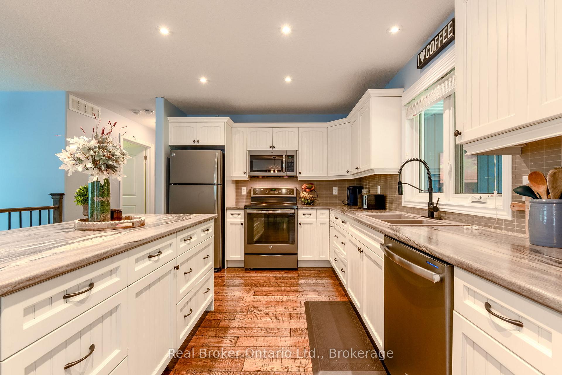 Photo 4 of 204 Golf Course Road, Wasaga Beach — HOMEH