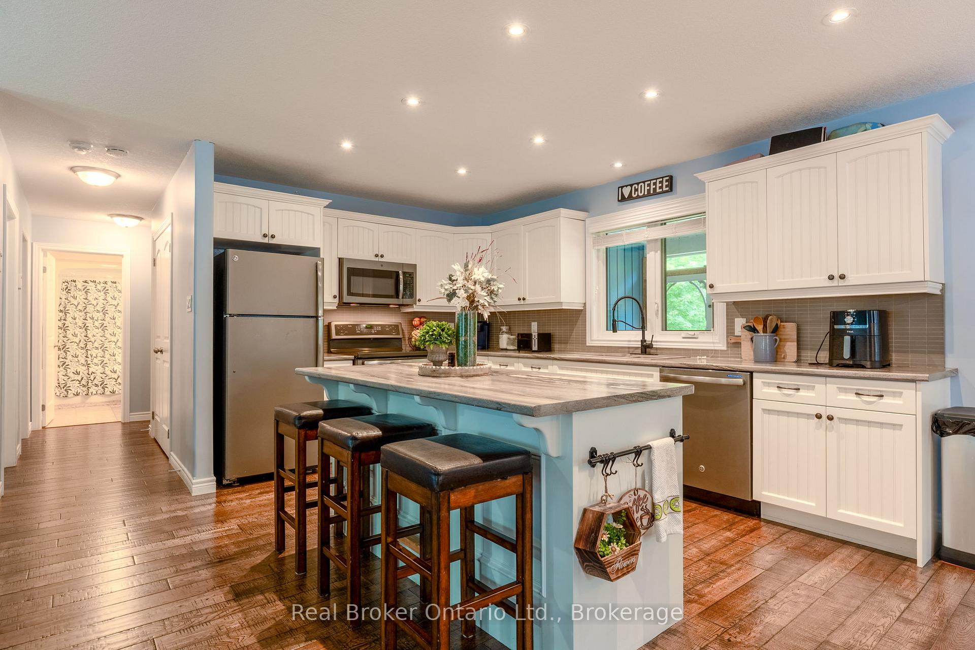 Photo 6 of 204 Golf Course Road, Wasaga Beach — HOMEH