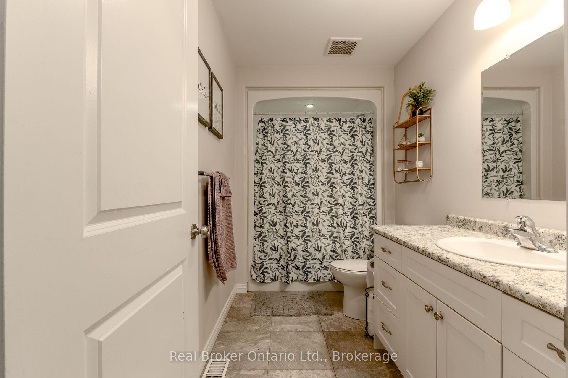 Photo 16 of 204 Golf Course Road, Wasaga Beach — HOMEH