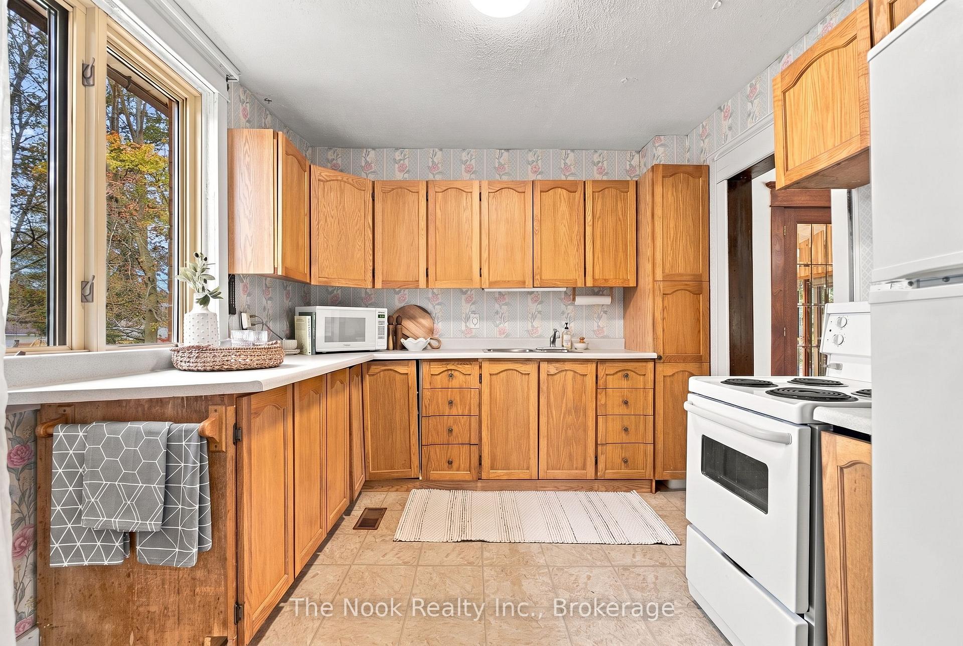 Photo 16 of 5 Grants Lane, Clarington, Bowmanville — HOMEH