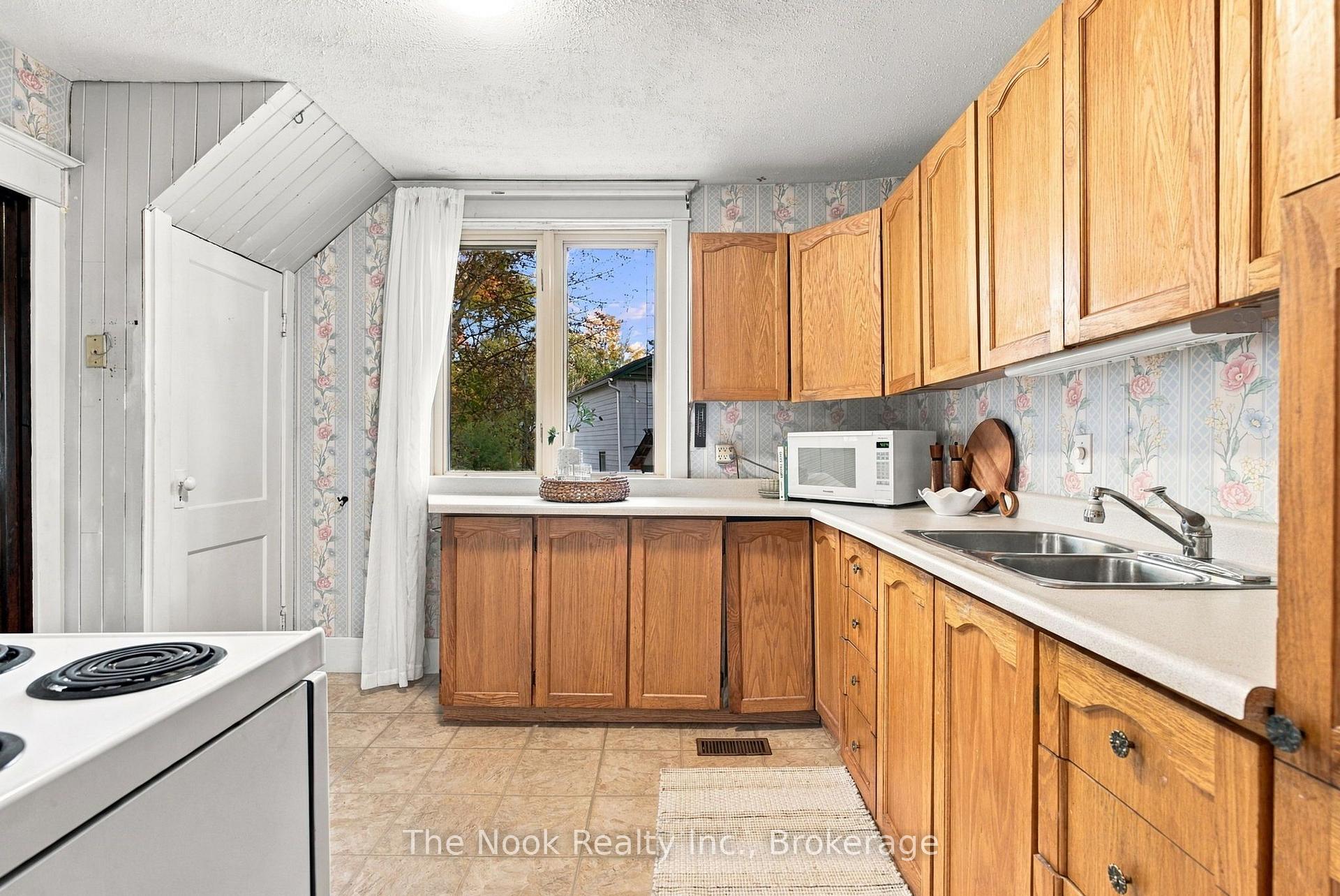 Photo 17 of 5 Grants Lane, Clarington, Bowmanville — HOMEH