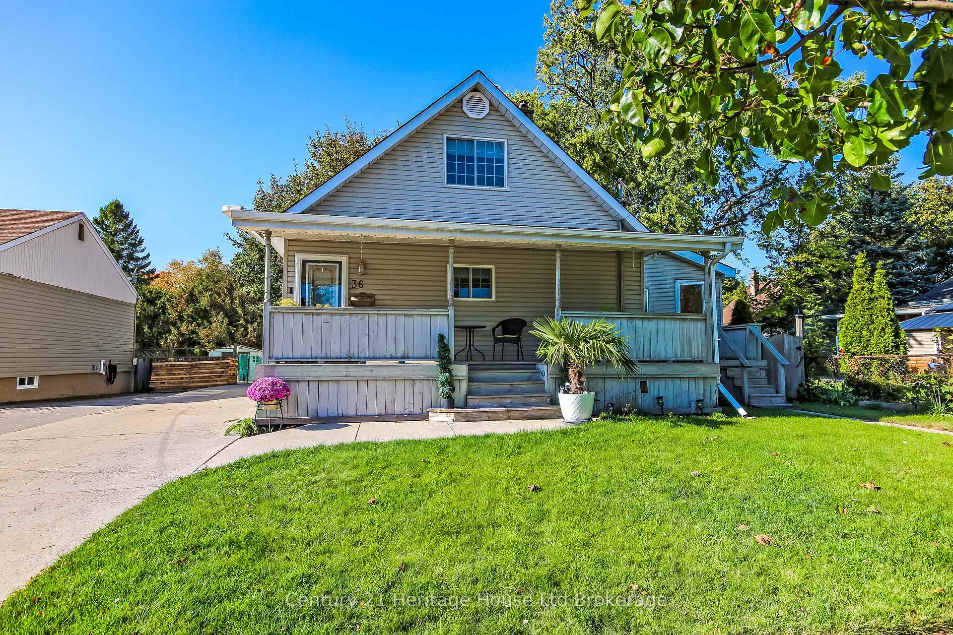 Photo 1 of 36 Alexander Drive, Brantford, Holmedale — HOMEH