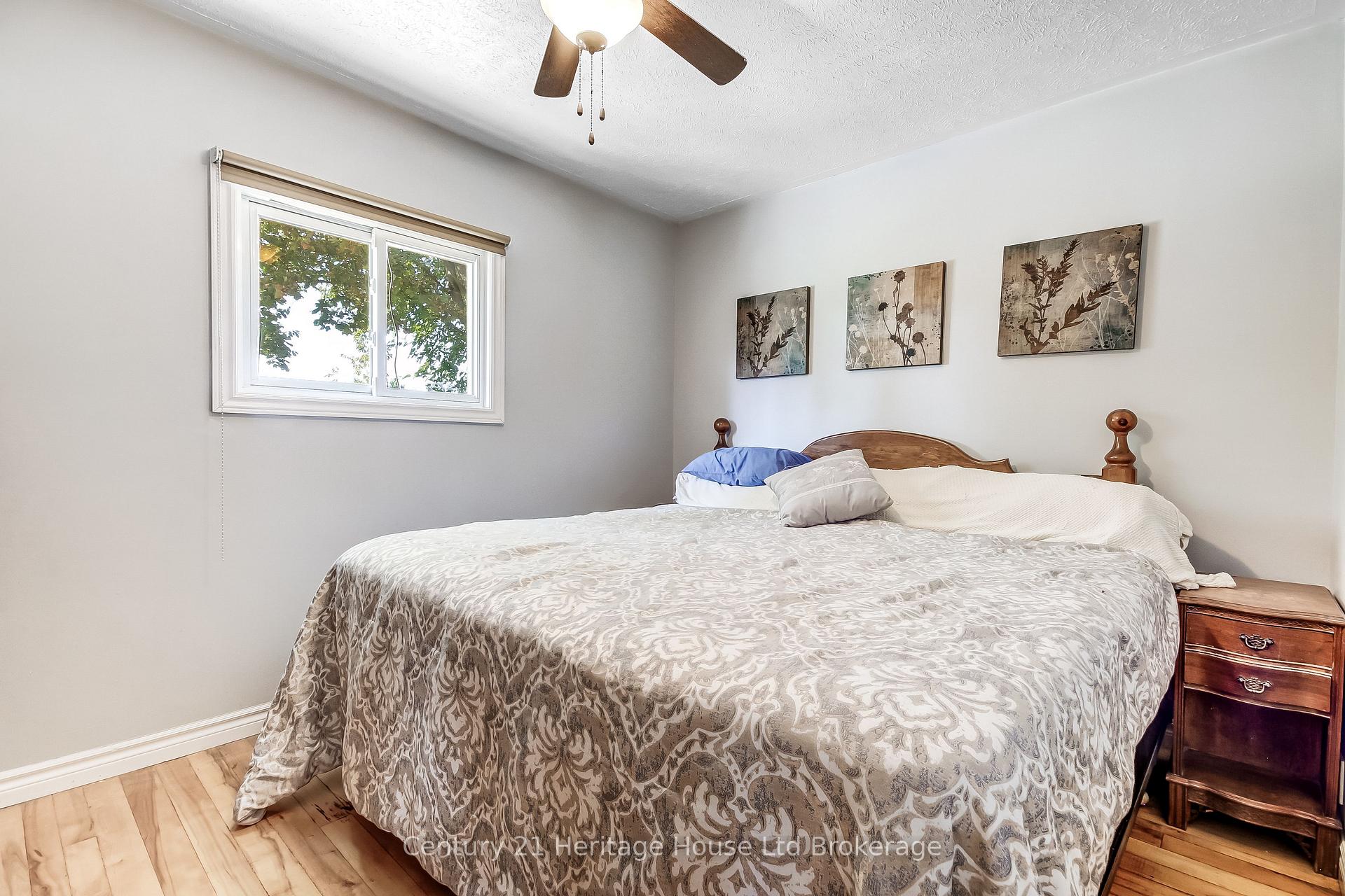 Photo 7 of 36 Alexander Drive, Brantford, Holmedale — HOMEH