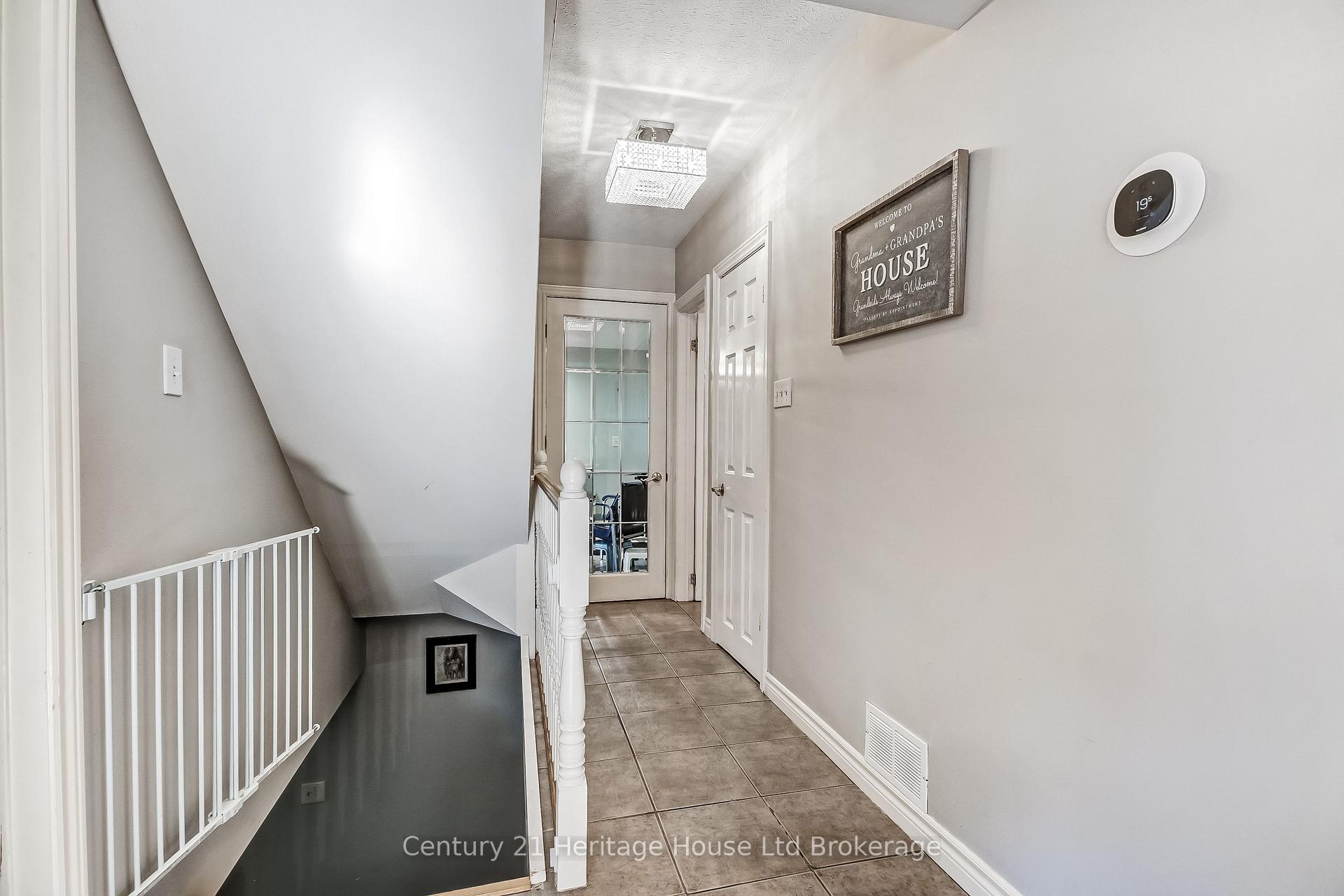 Photo 9 of 36 Alexander Drive, Brantford, Holmedale — HOMEH