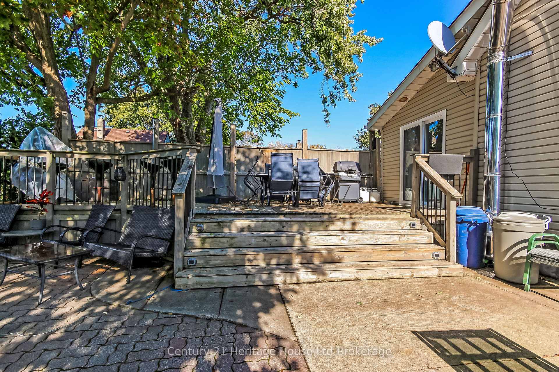 Photo 15 of 36 Alexander Drive, Brantford, Holmedale — HOMEH