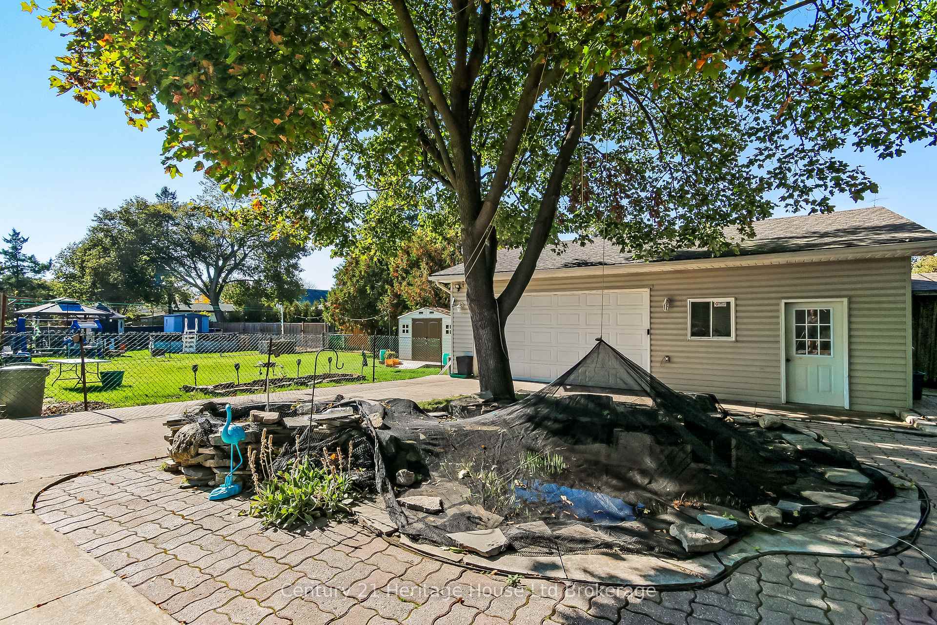 Photo 16 of 36 Alexander Drive, Brantford, Holmedale — HOMEH