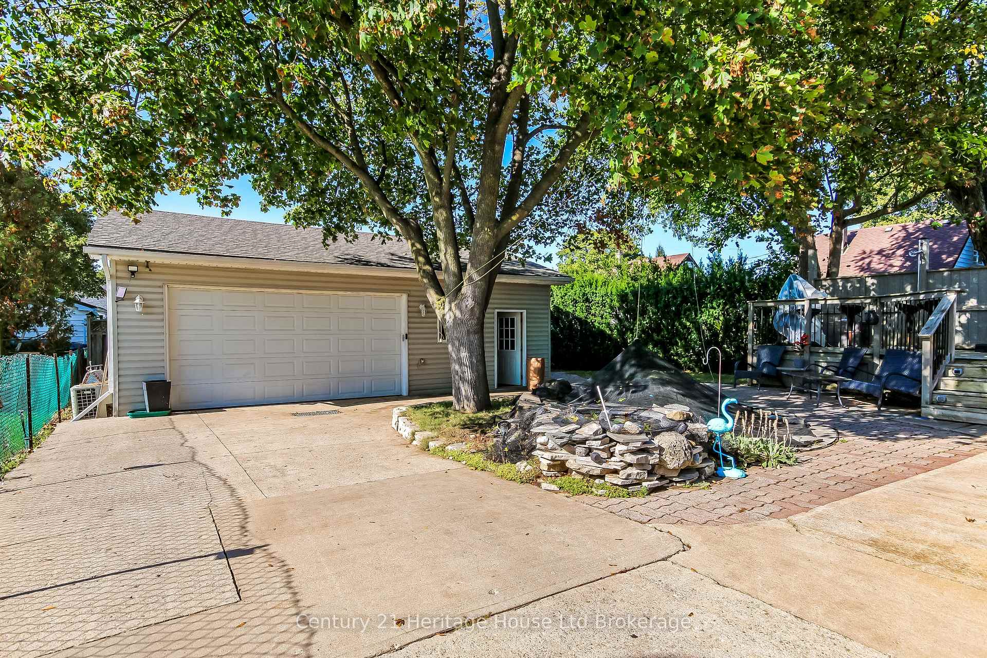 Photo 17 of 36 Alexander Drive, Brantford, Holmedale — HOMEH