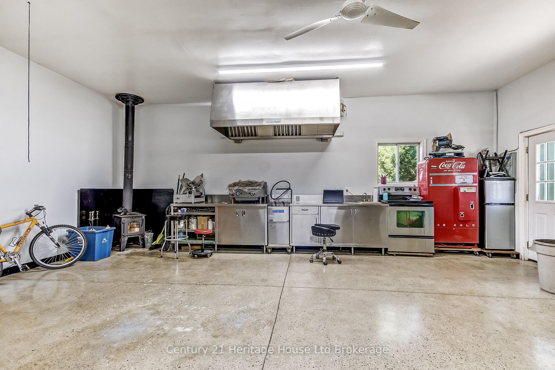 Photo 18 of 36 Alexander Drive, Brantford, Holmedale — HOMEH