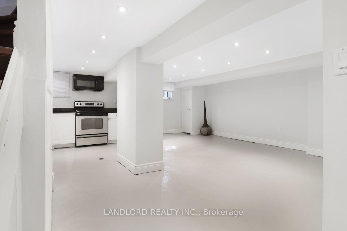 Photo 35 of 159 Lawrence Avenue W, Toronto, Lawrence Park South — HOMEH