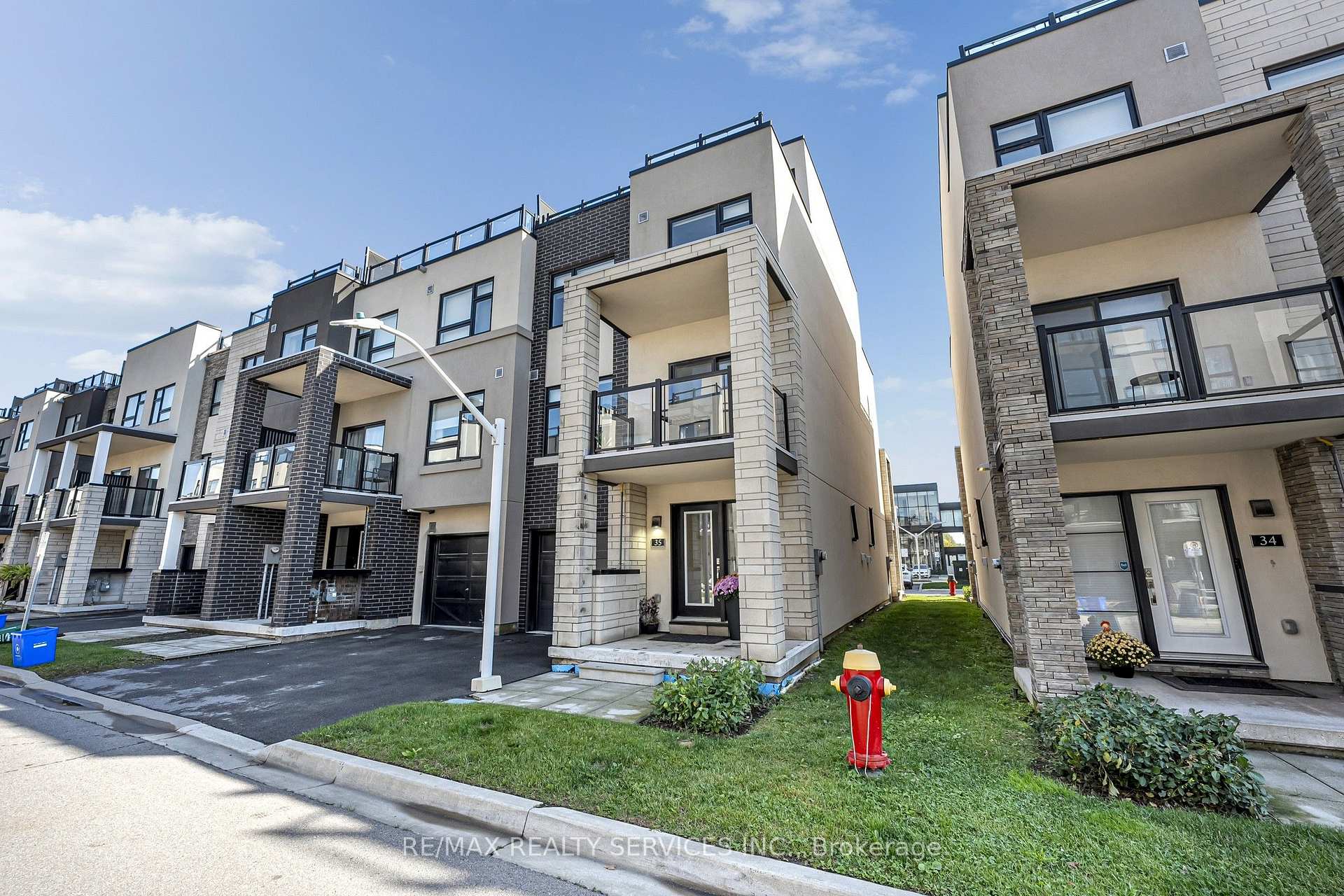 Photo 2 of Unit 35, 1121 Cooke Boulevard, Burlington, LaSalle — HOMEH