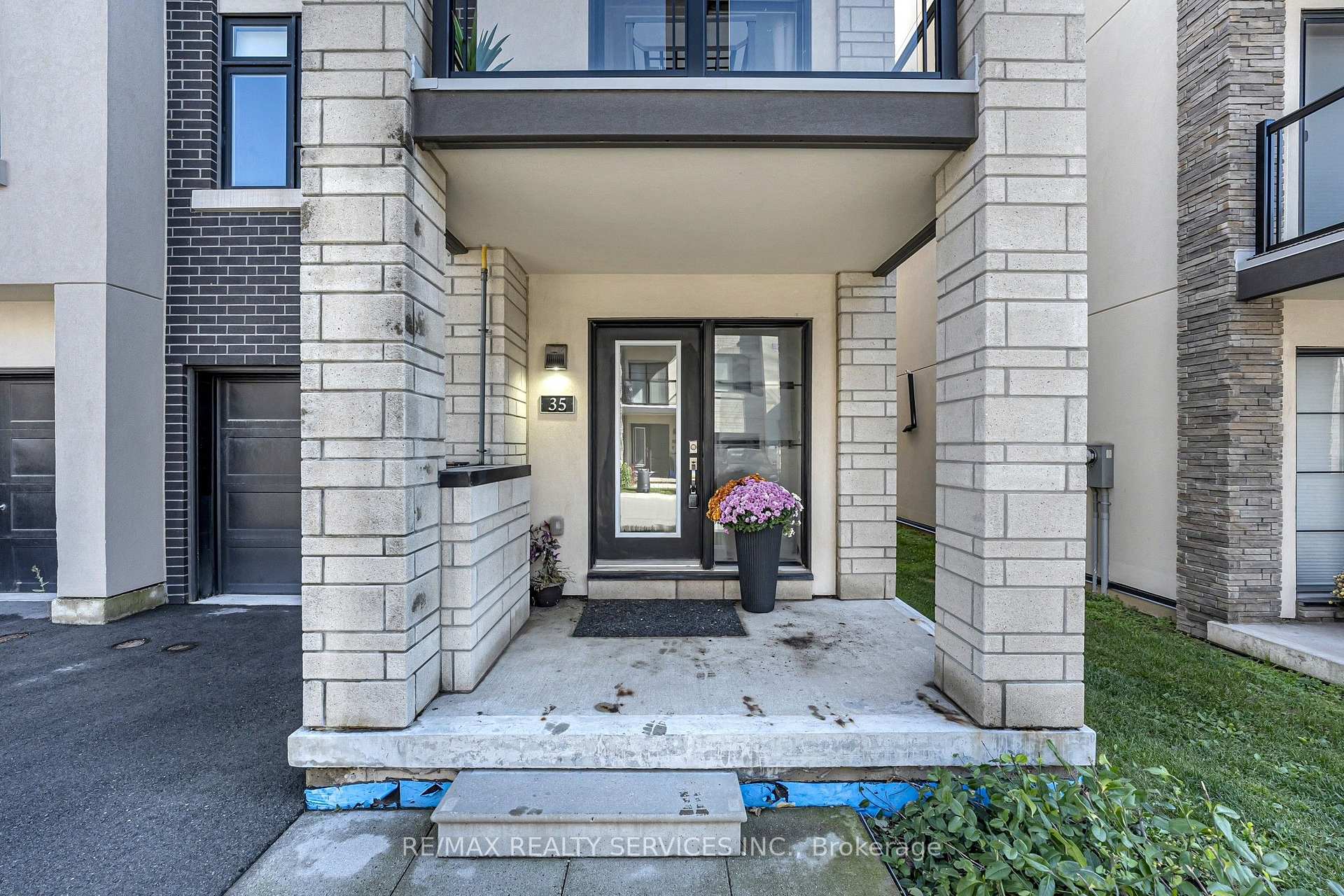 Photo 4 of Unit 35, 1121 Cooke Boulevard, Burlington, LaSalle — HOMEH