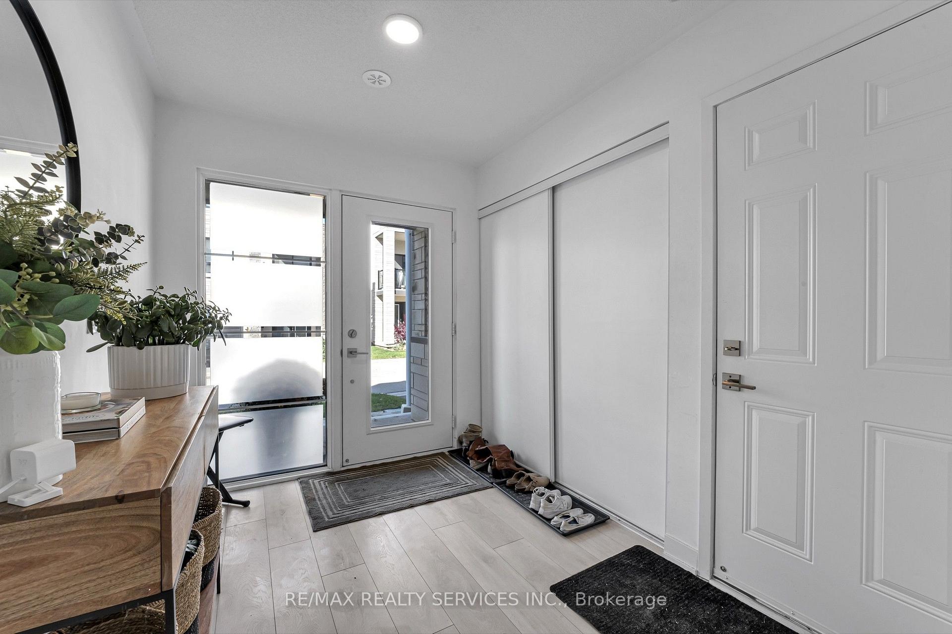 Photo 5 of Unit 35, 1121 Cooke Boulevard, Burlington, LaSalle — HOMEH