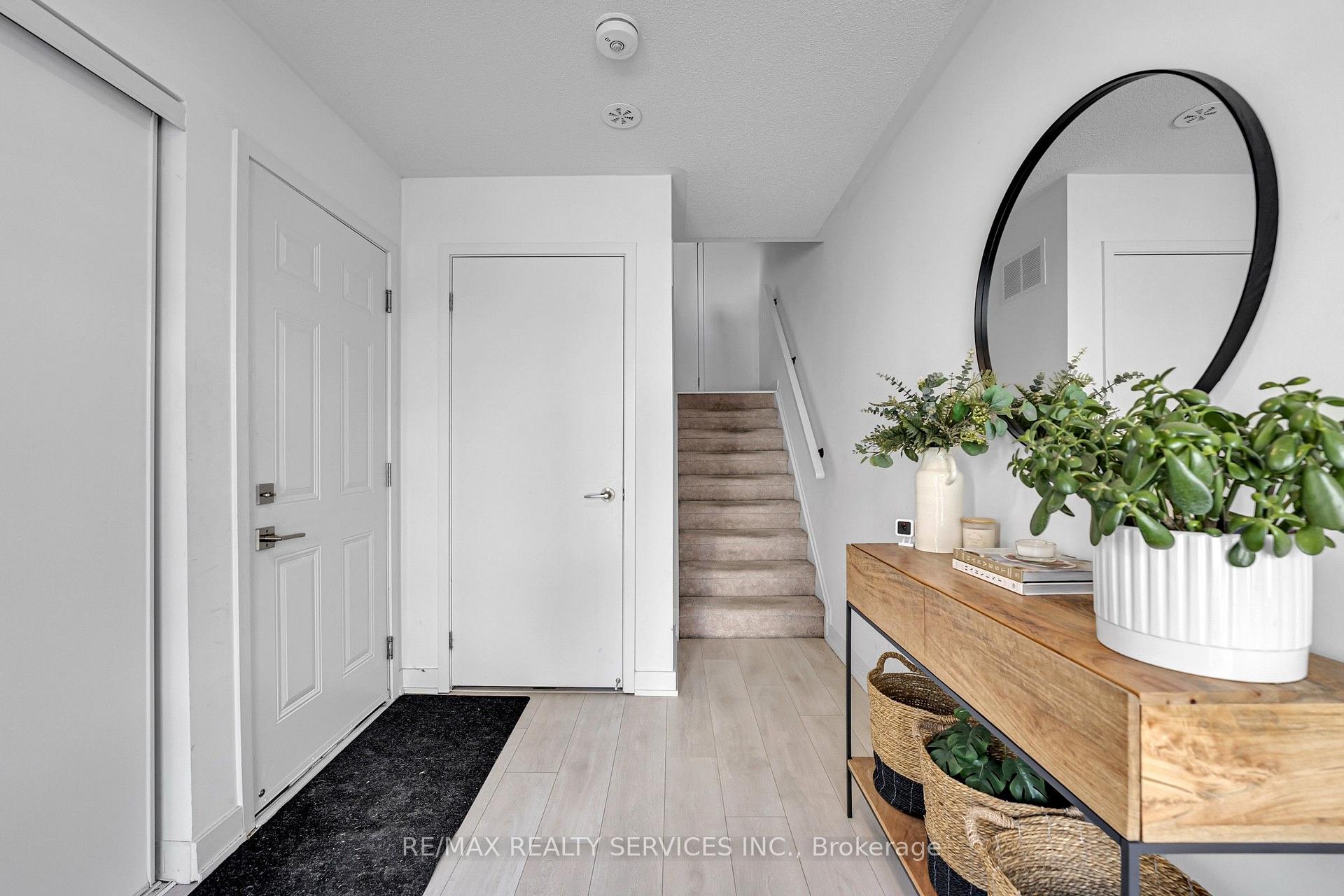 Photo 6 of Unit 35, 1121 Cooke Boulevard, Burlington, LaSalle — HOMEH