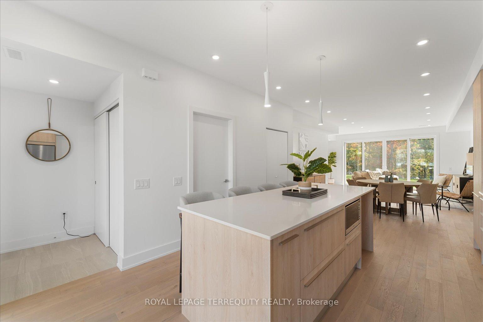 Photo 5 of 37 Rockmount Crescent, Gravenhurst, Muskoka (S) — HOMEH