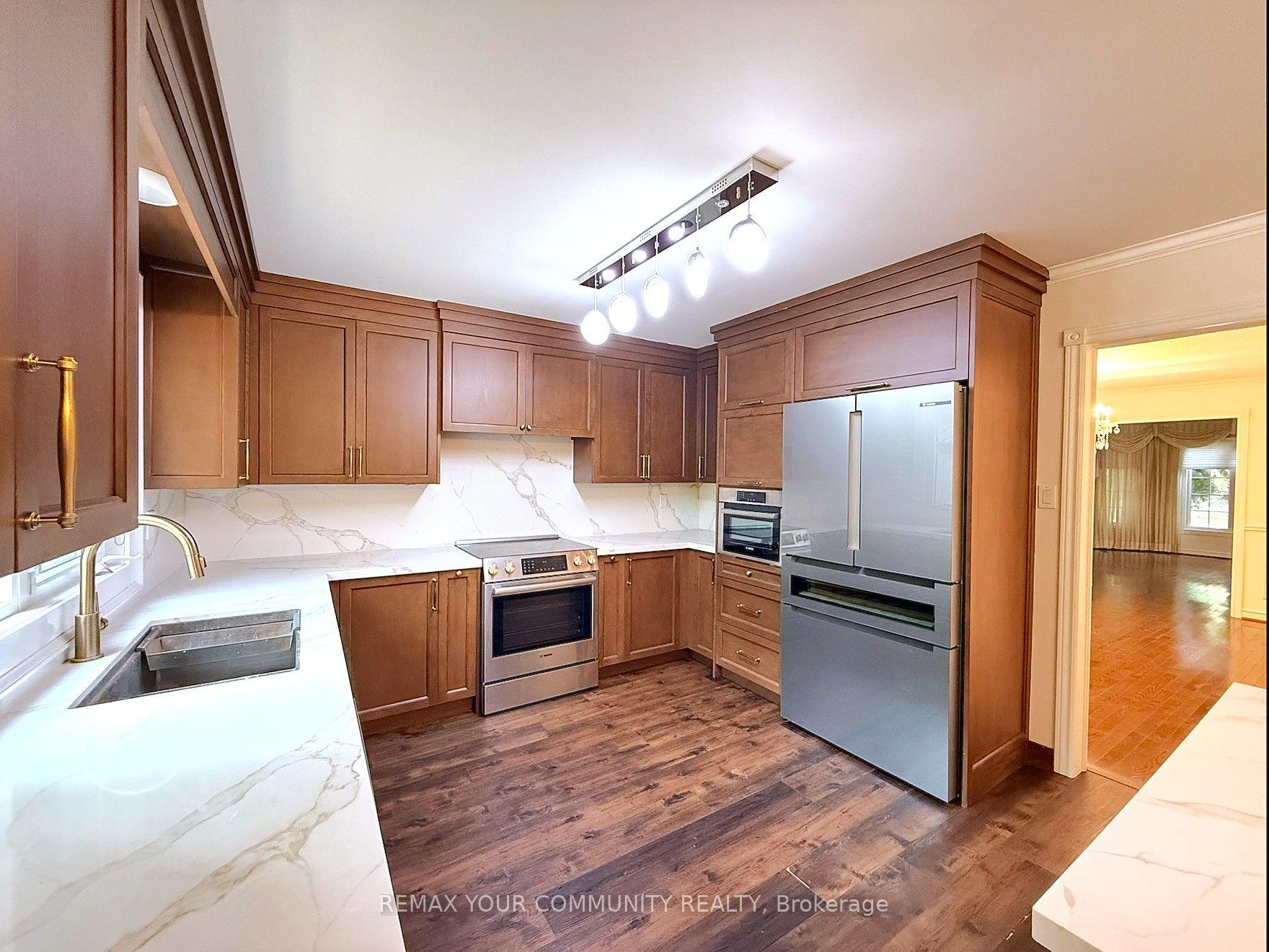 Photo 3 of 7 Crescentview Road, Richmond Hill, Bayview Hill — HOMEH