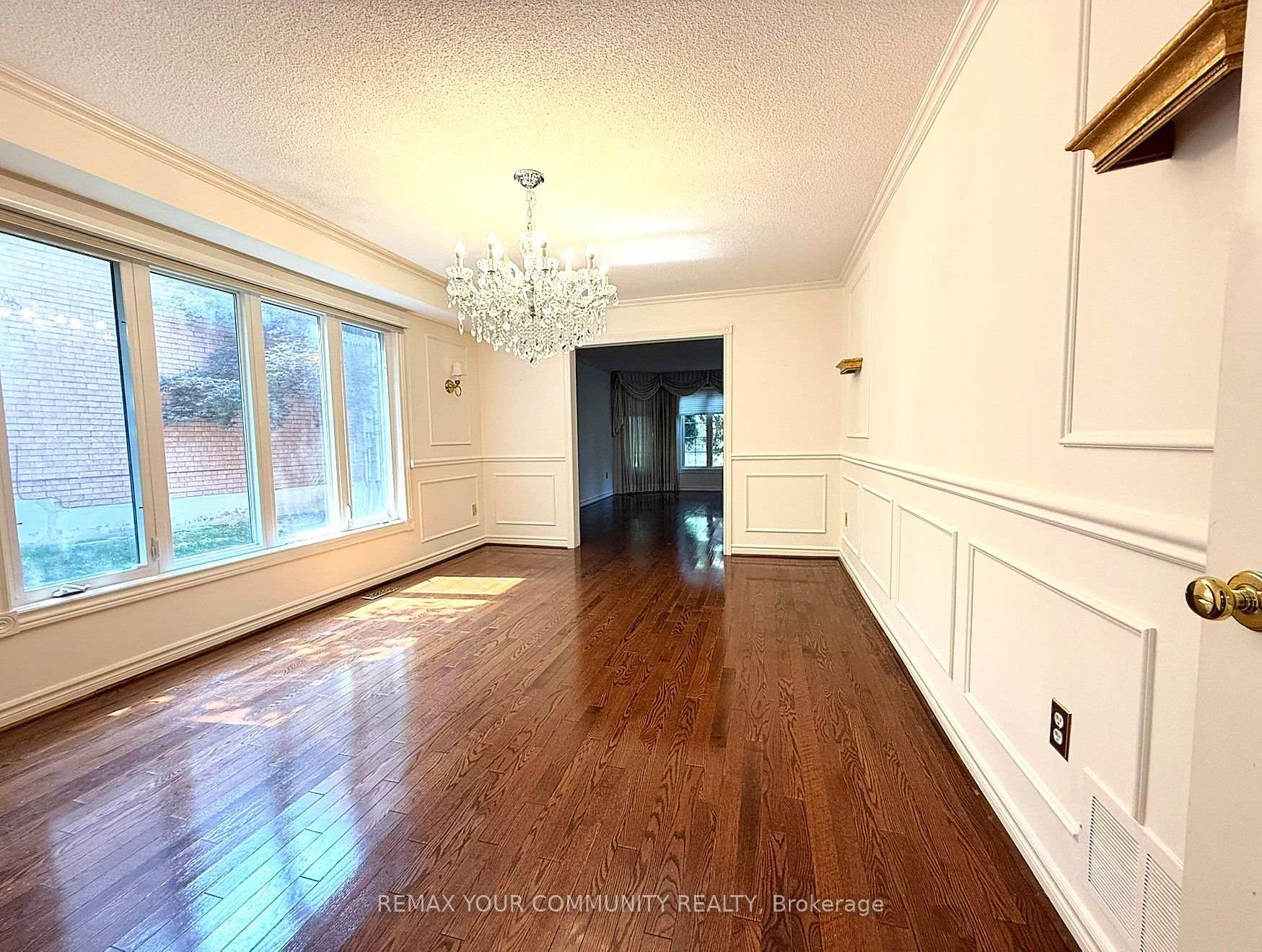Photo 6 of 7 Crescentview Road, Richmond Hill, Bayview Hill — HOMEH