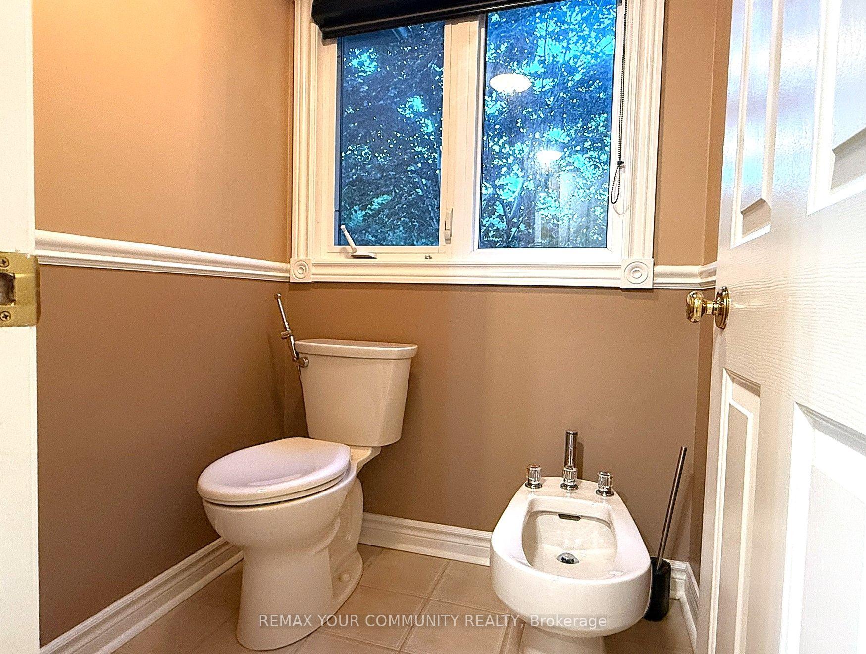 Photo 12 of 7 Crescentview Road, Richmond Hill, Bayview Hill — HOMEH