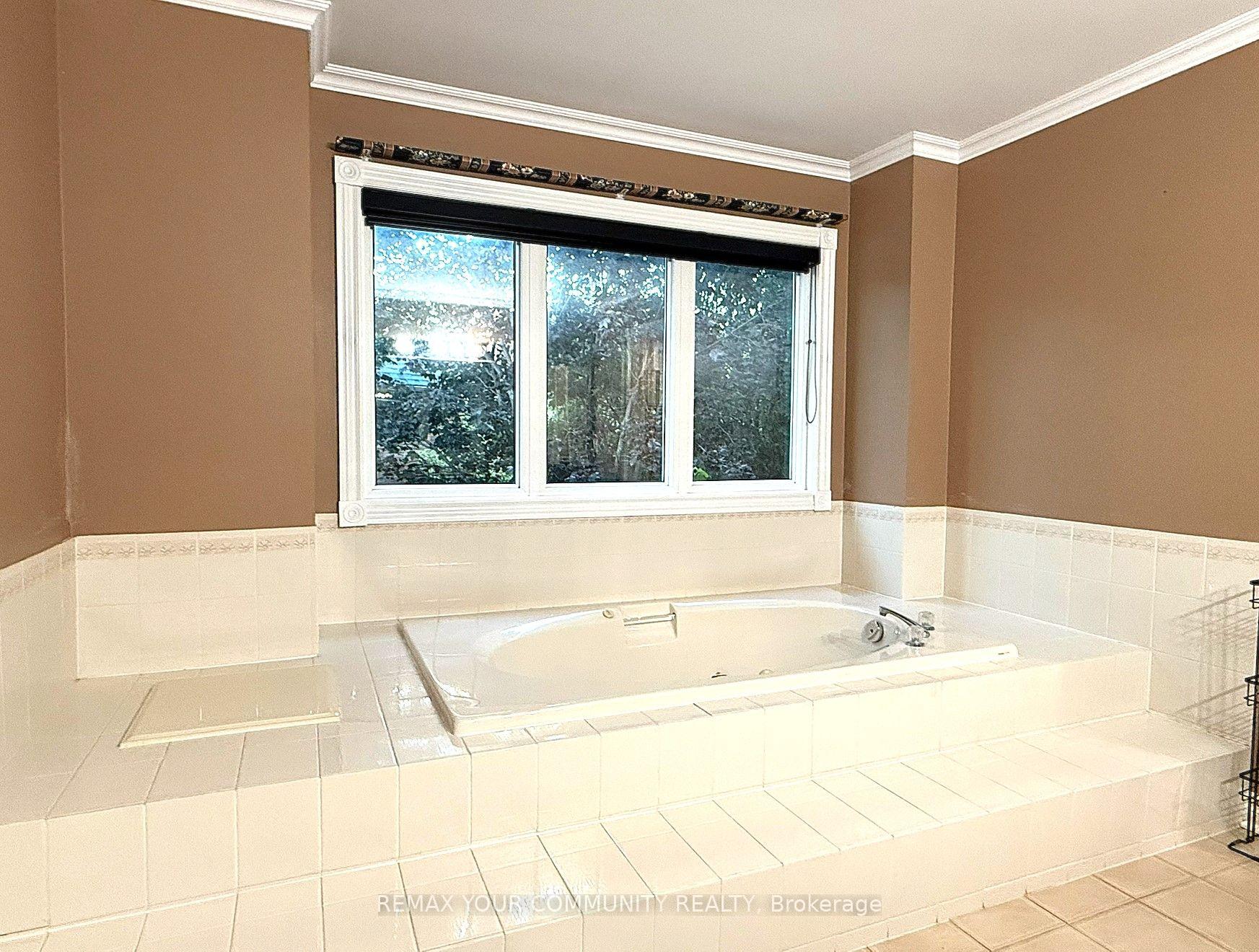 Photo 13 of 7 Crescentview Road, Richmond Hill, Bayview Hill — HOMEH